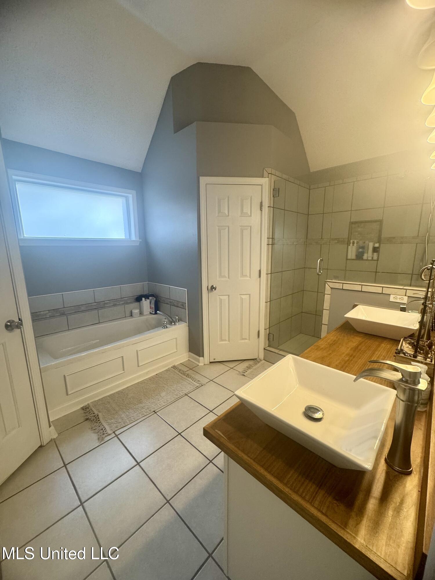 10819 Lexington Drive, Olive Branch, Mississippi image 14