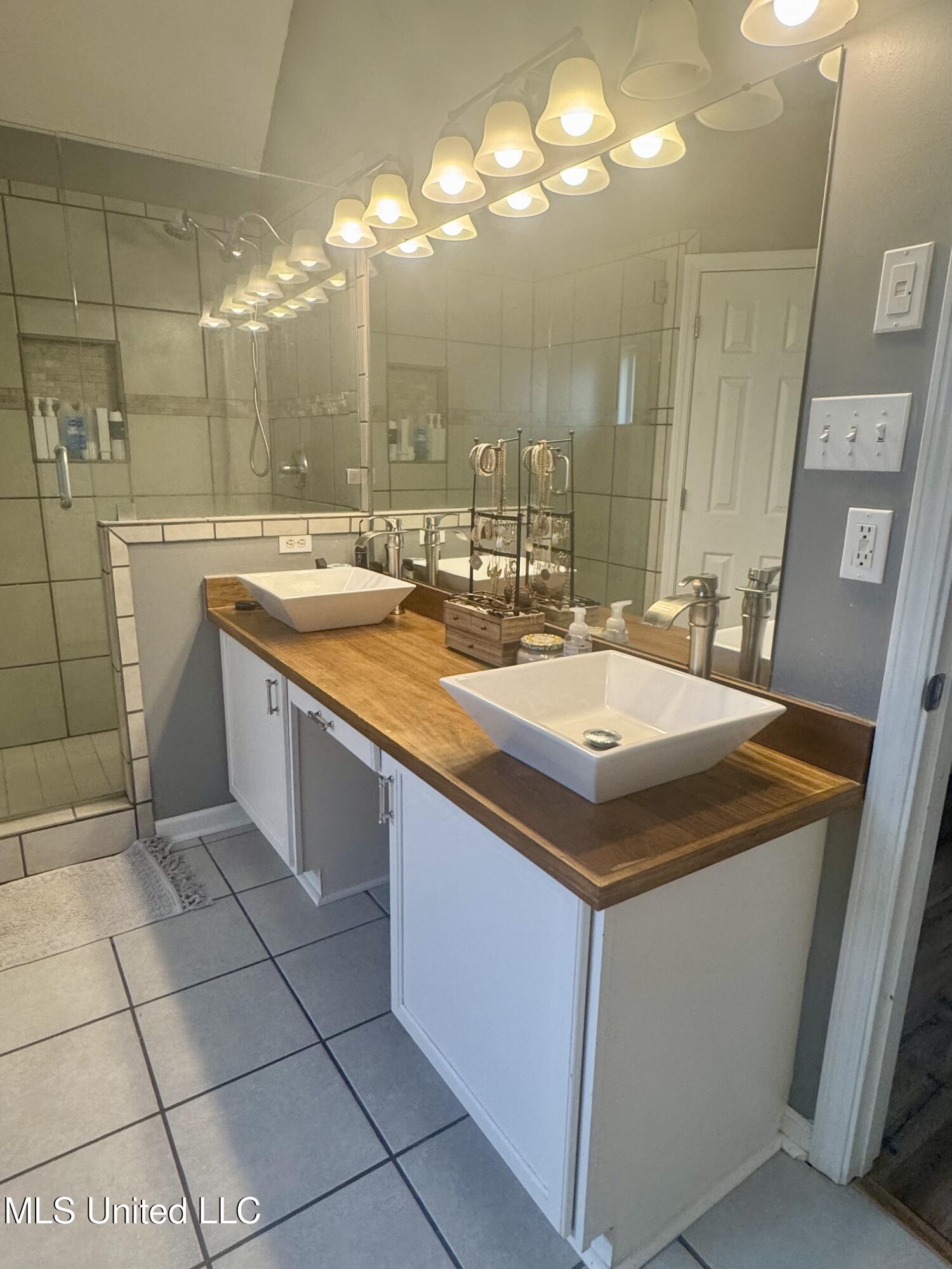 10819 Lexington Drive, Olive Branch, Mississippi image 16