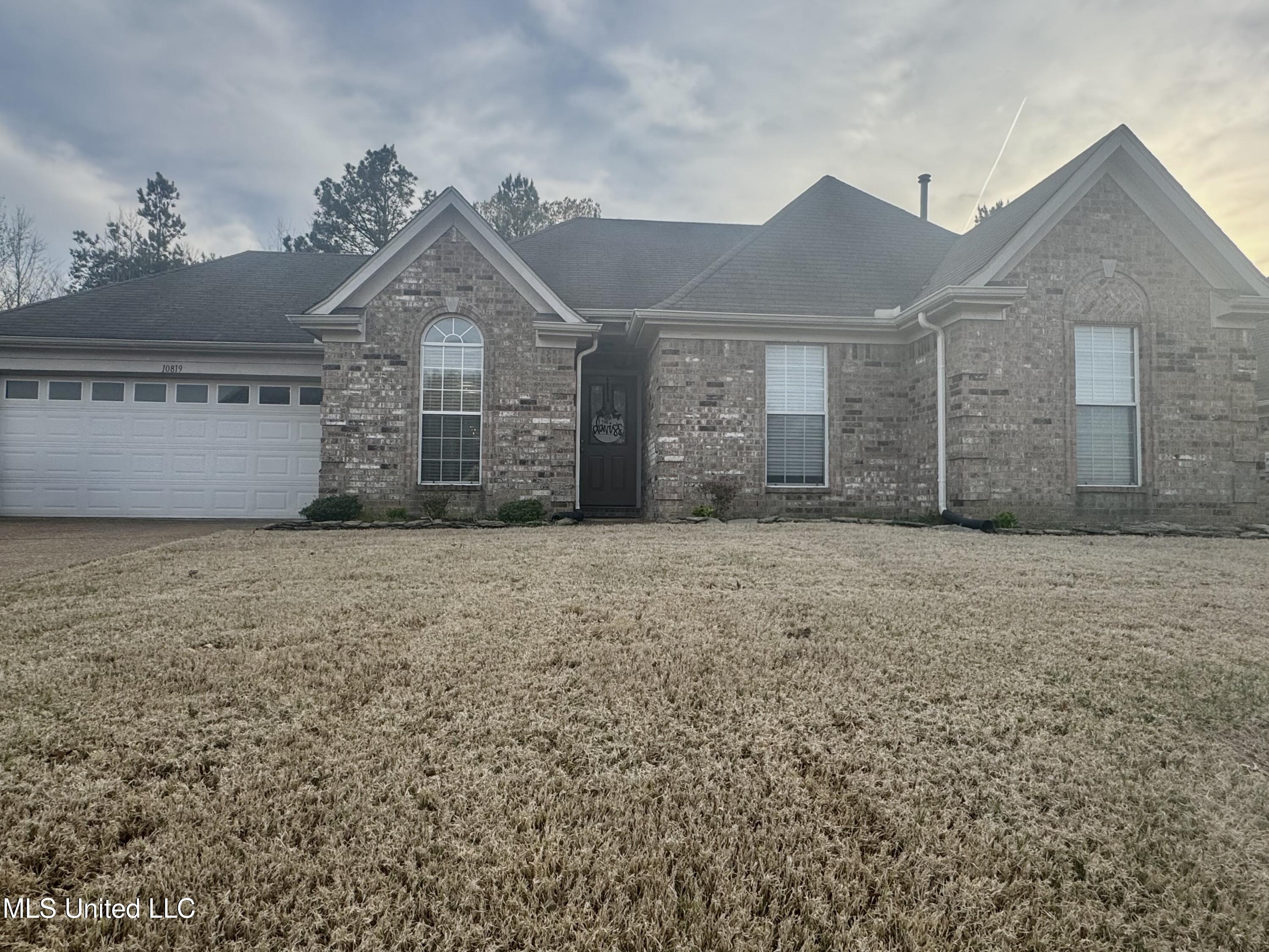 10819 Lexington Drive, Olive Branch, Mississippi image 1