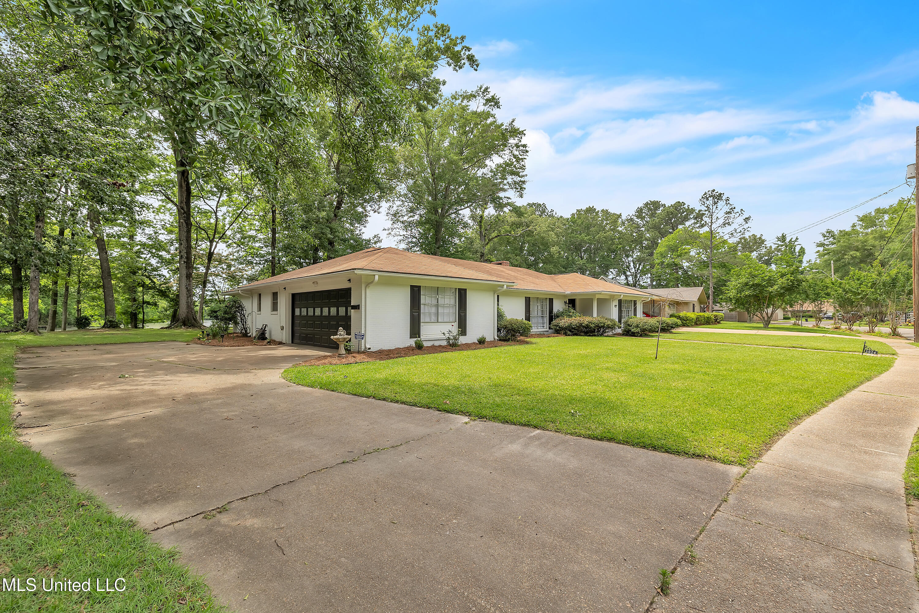 5024 Riverwood Circle, Jackson, Mississippi image 3