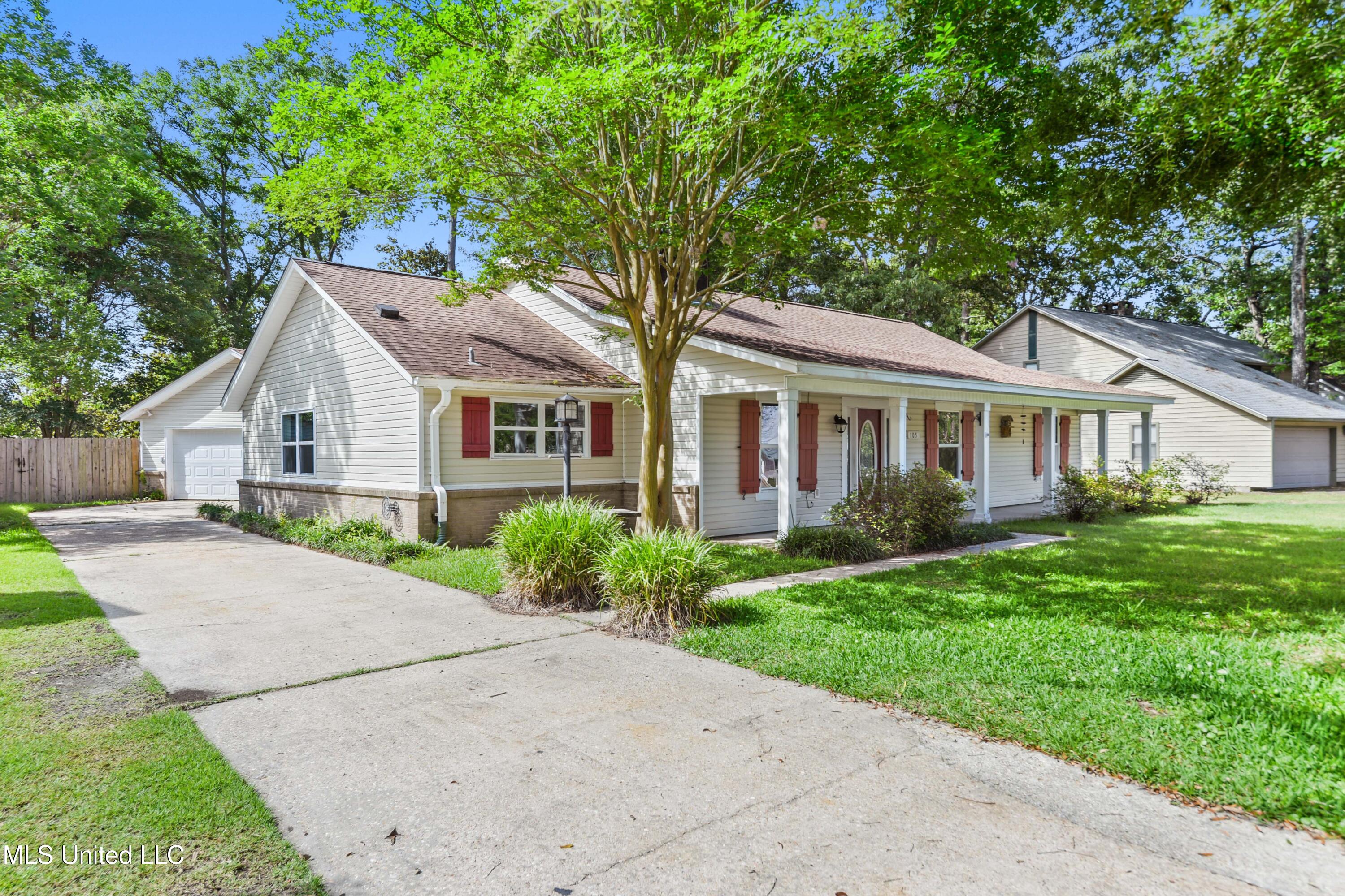 105 Laurie Court, Ocean Springs, Mississippi image 2
