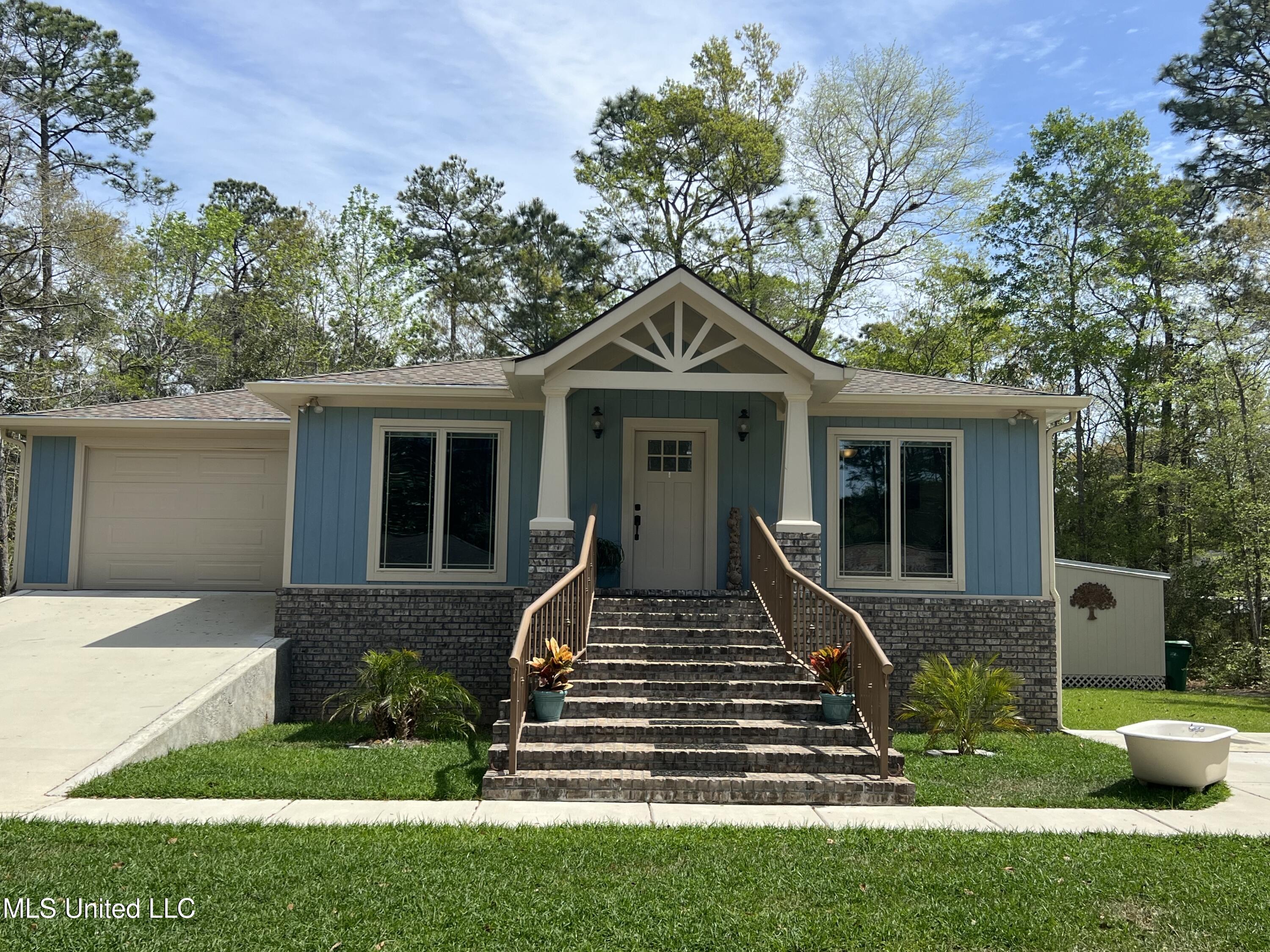 1020 Margaret Street, Ocean Springs, Mississippi image 1