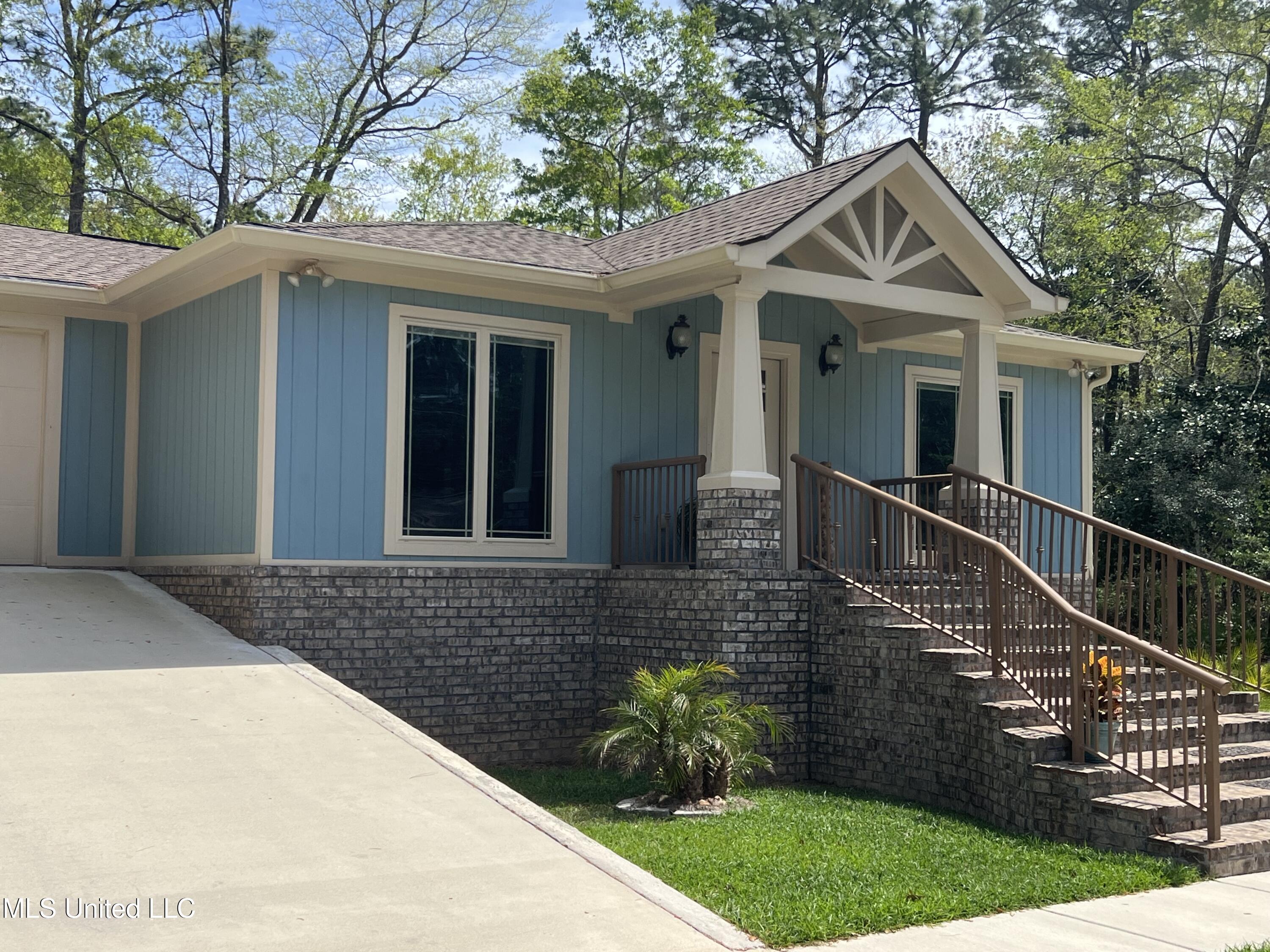 1020 Margaret Street, Ocean Springs, Mississippi image 2