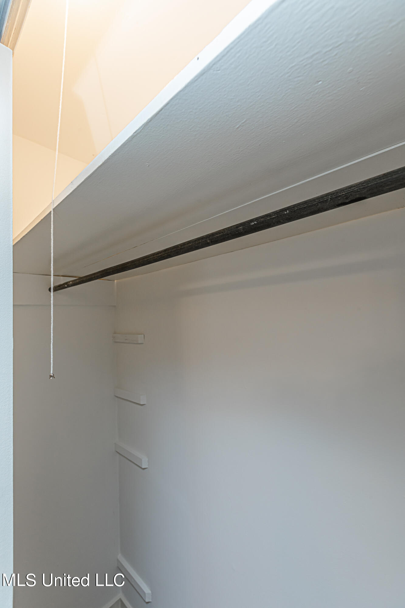 Jackson, Mississippi 39211, United States, 3 Bedrooms Bedrooms, ,3 BathroomsBathrooms,Residential,Pending,74335