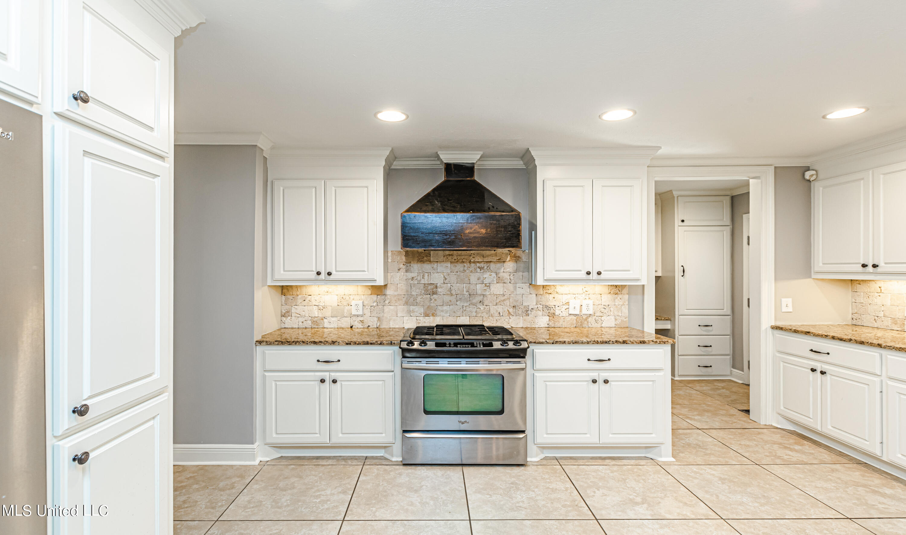 Jackson, Mississippi 39211, United States, 3 Bedrooms Bedrooms, ,3 BathroomsBathrooms,Residential,Pending,74335