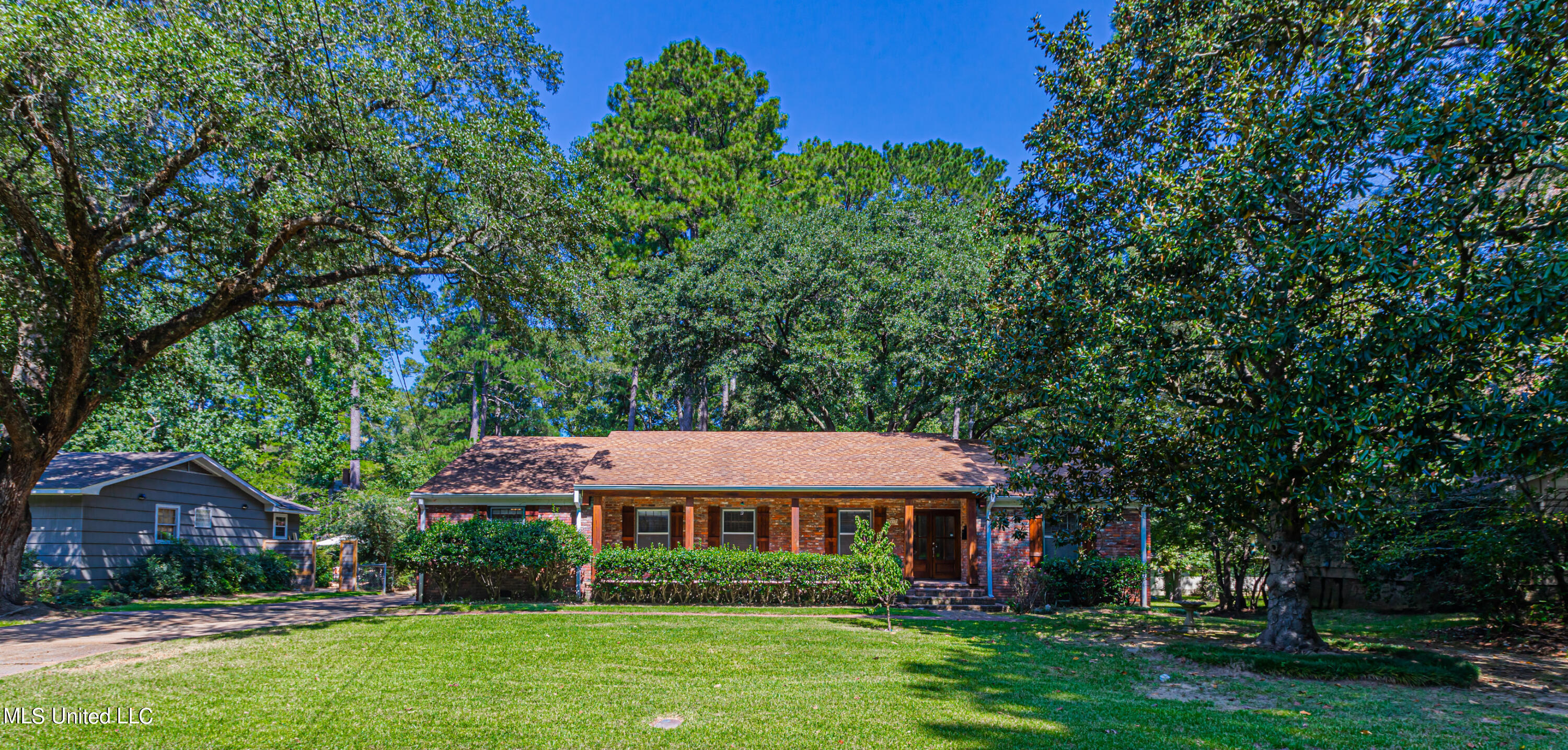 Jackson, Mississippi 39211, United States, 3 Bedrooms Bedrooms, ,3 BathroomsBathrooms,Residential,Pending,74335