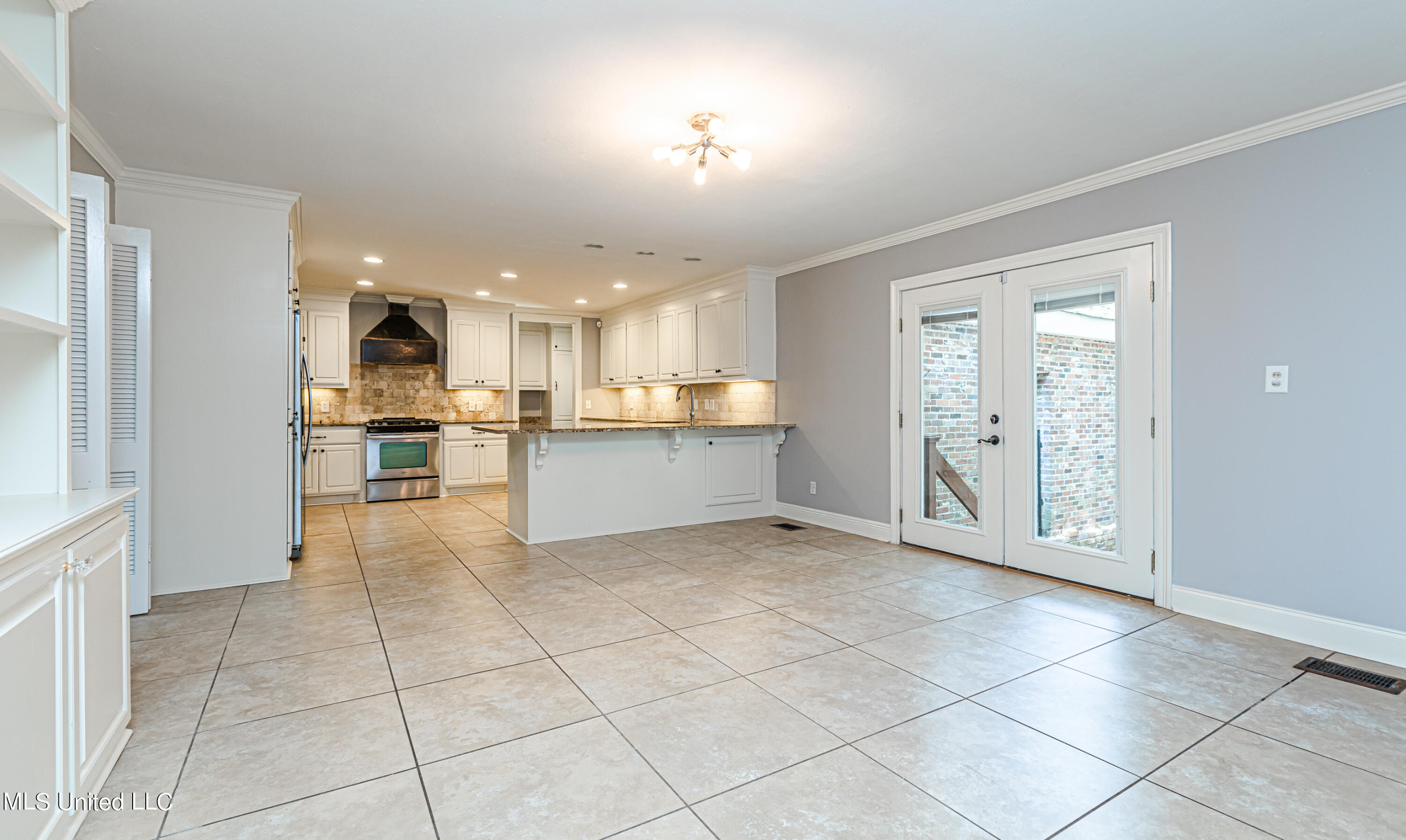 Jackson, Mississippi 39211, United States, 3 Bedrooms Bedrooms, ,3 BathroomsBathrooms,Residential,Pending,74335