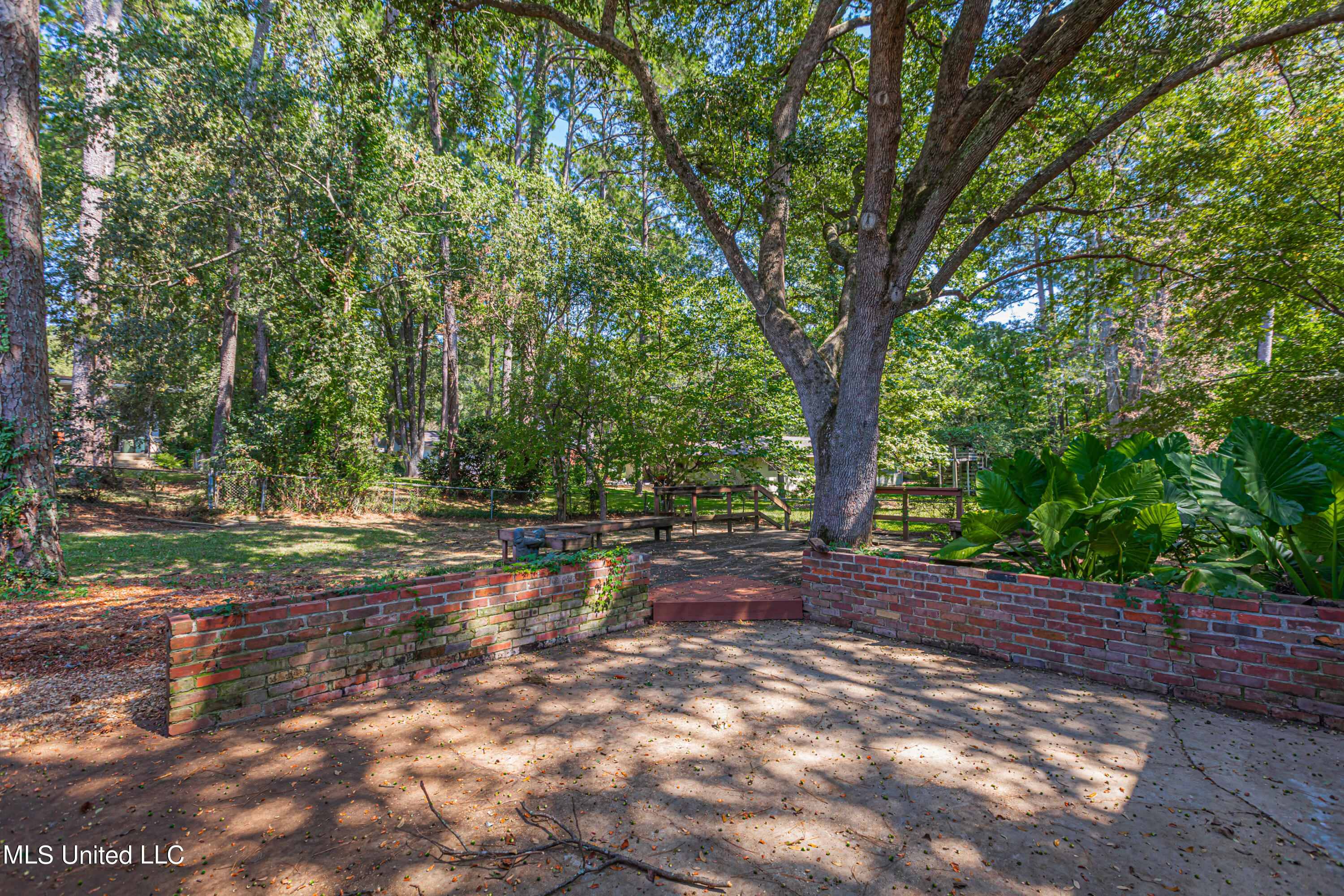 Jackson, Mississippi 39211, United States, 3 Bedrooms Bedrooms, ,3 BathroomsBathrooms,Residential,Pending,74335