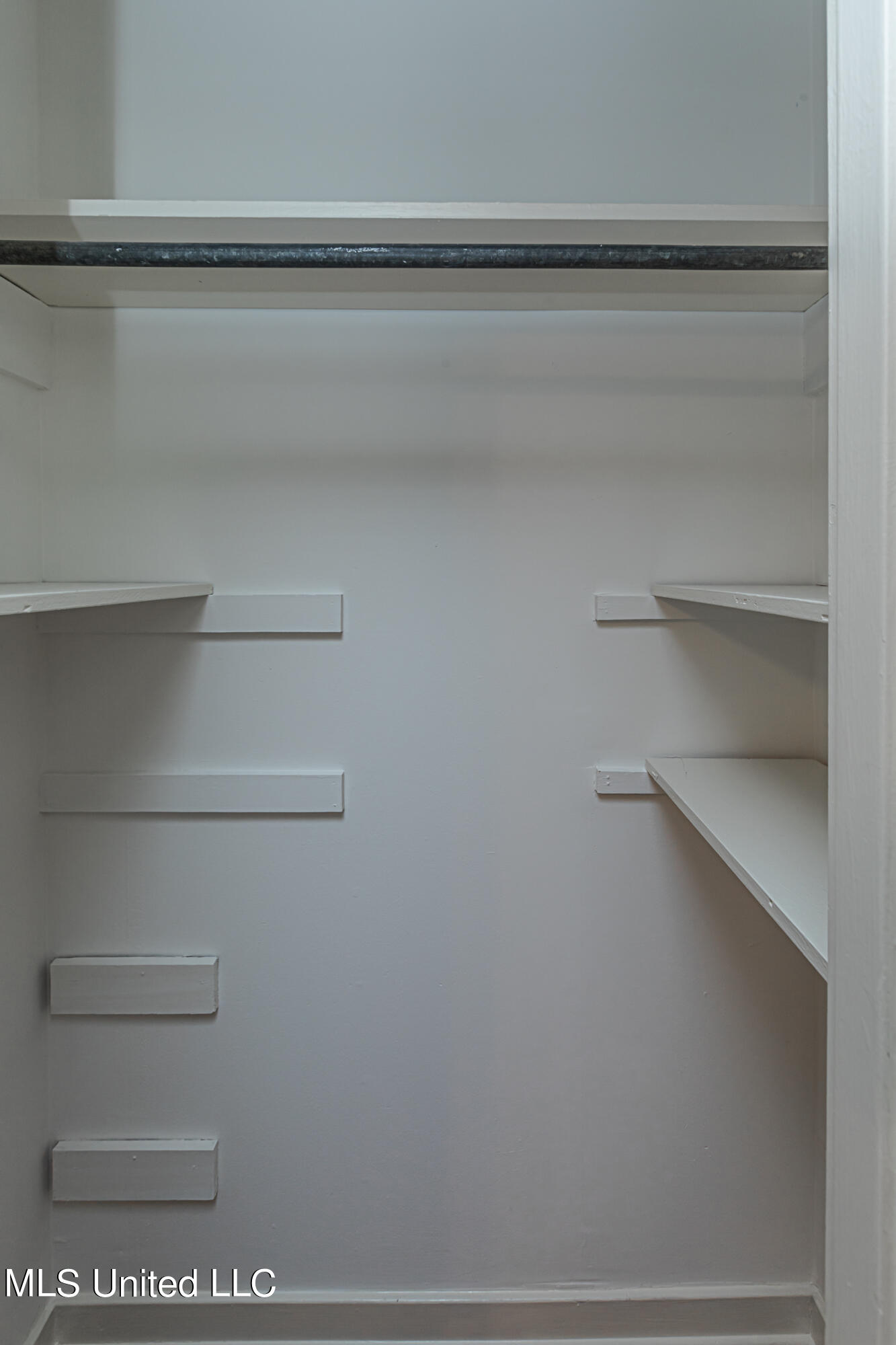 Jackson, Mississippi 39211, United States, 3 Bedrooms Bedrooms, ,3 BathroomsBathrooms,Residential,Pending,74335