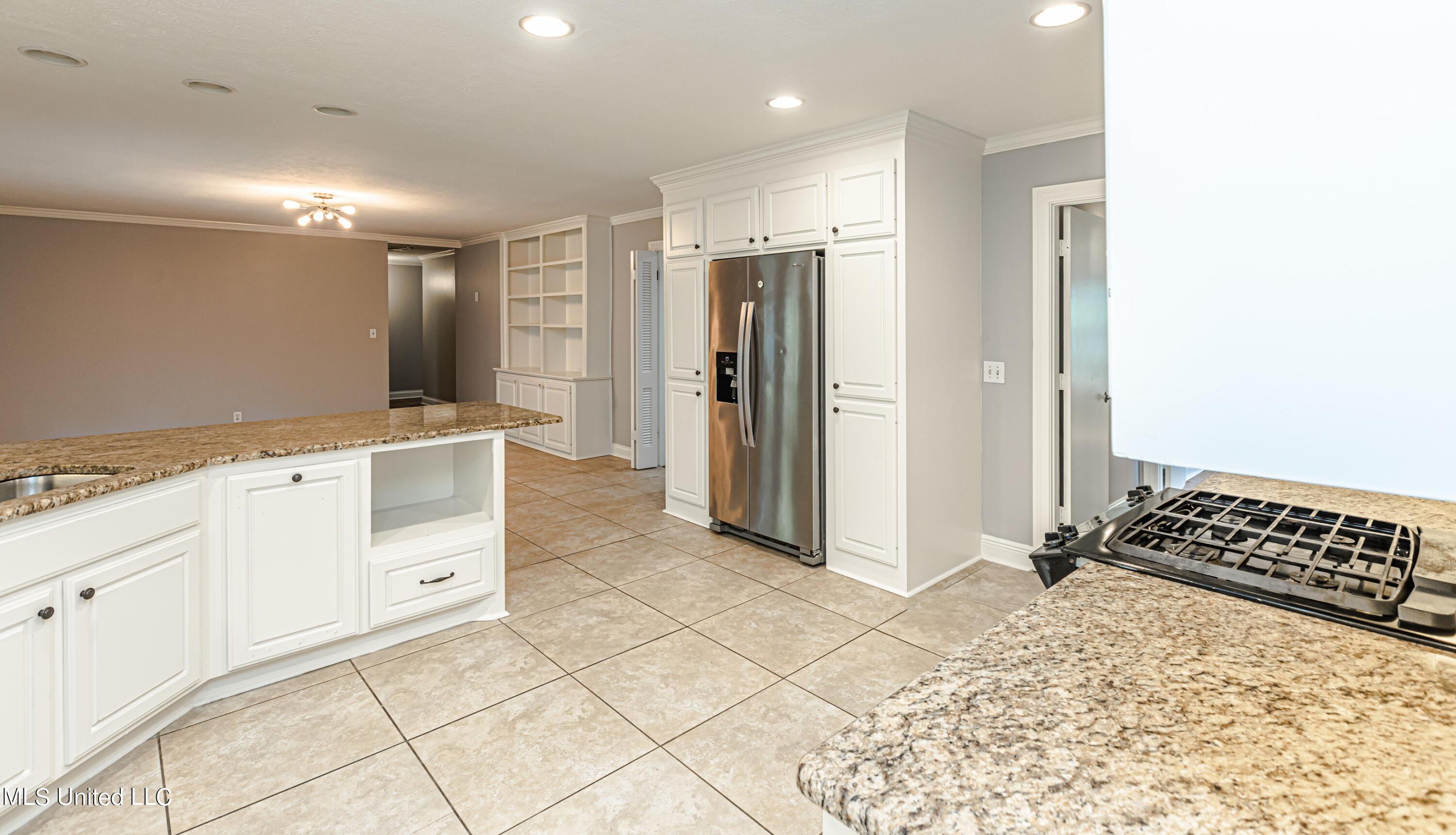 Jackson, Mississippi 39211, United States, 3 Bedrooms Bedrooms, ,3 BathroomsBathrooms,Residential,Pending,74335