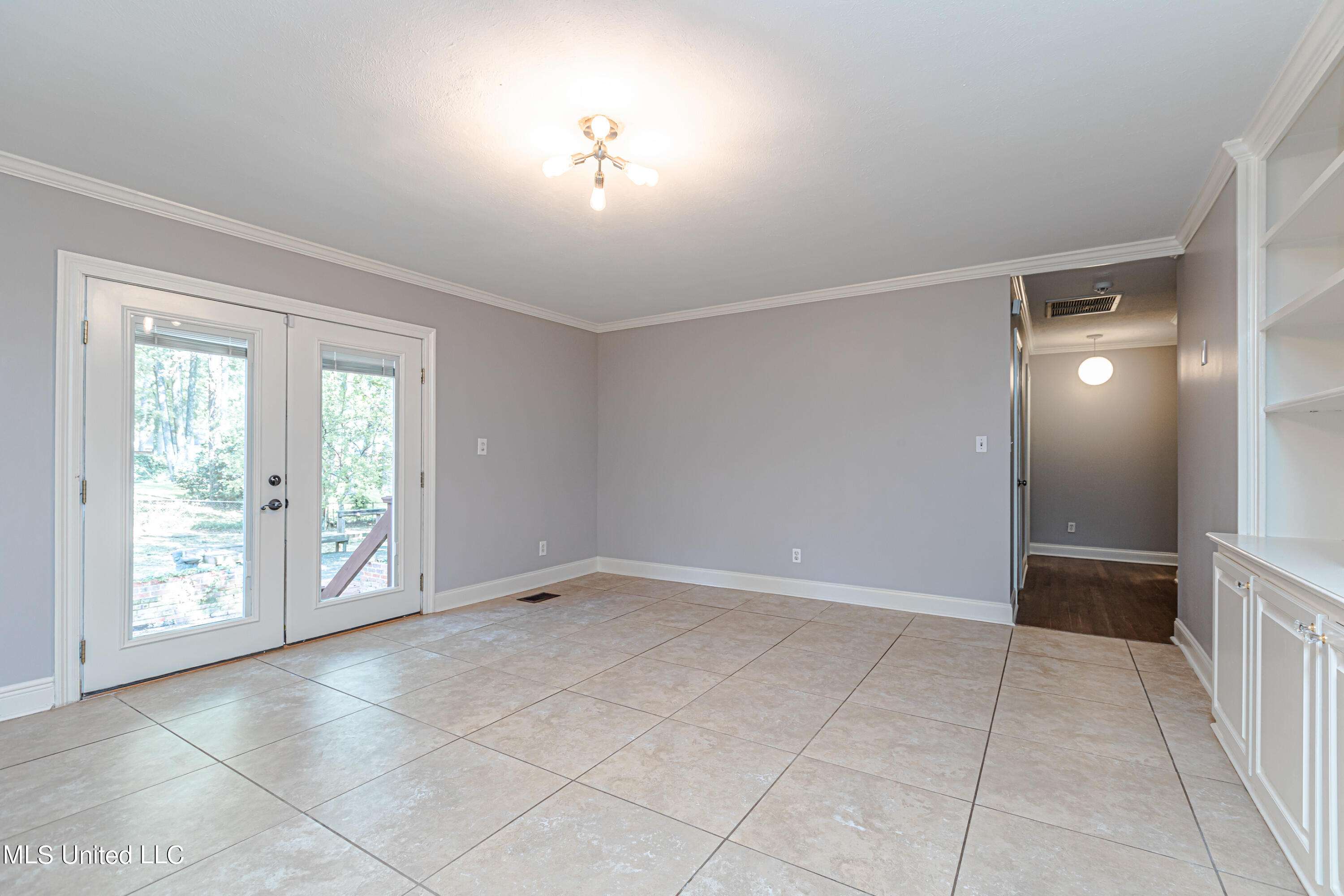 Jackson, Mississippi 39211, United States, 3 Bedrooms Bedrooms, ,3 BathroomsBathrooms,Residential,Pending,74335