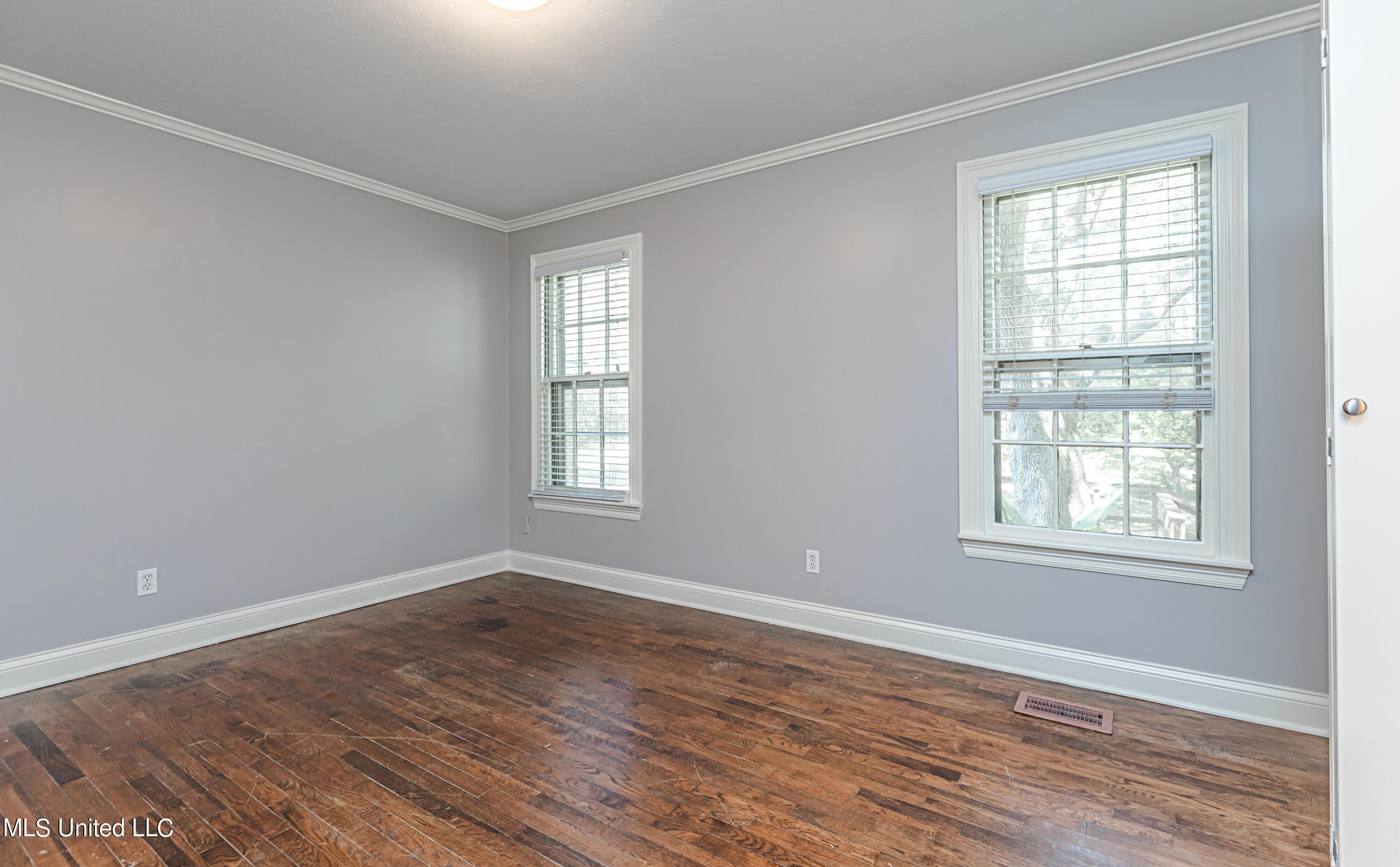 Jackson, Mississippi 39211, United States, 3 Bedrooms Bedrooms, ,3 BathroomsBathrooms,Residential,Pending,74335