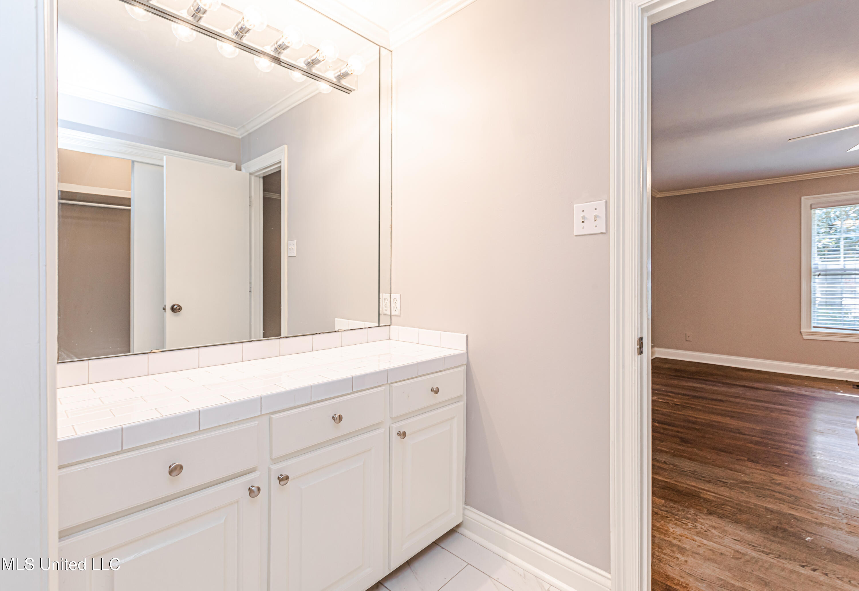 Jackson, Mississippi 39211, United States, 3 Bedrooms Bedrooms, ,3 BathroomsBathrooms,Residential,Pending,74335