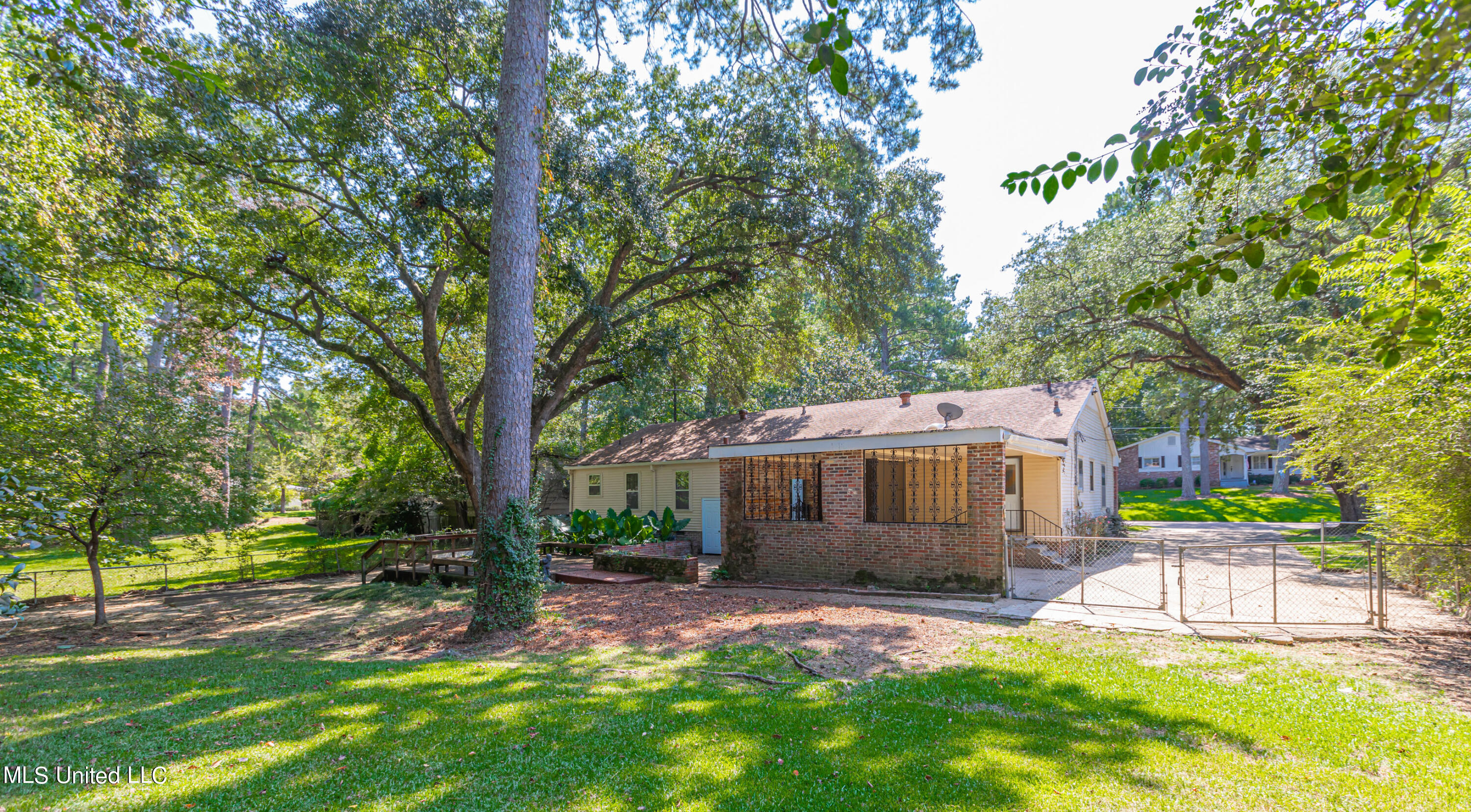 Jackson, Mississippi 39211, United States, 3 Bedrooms Bedrooms, ,3 BathroomsBathrooms,Residential,Pending,74335