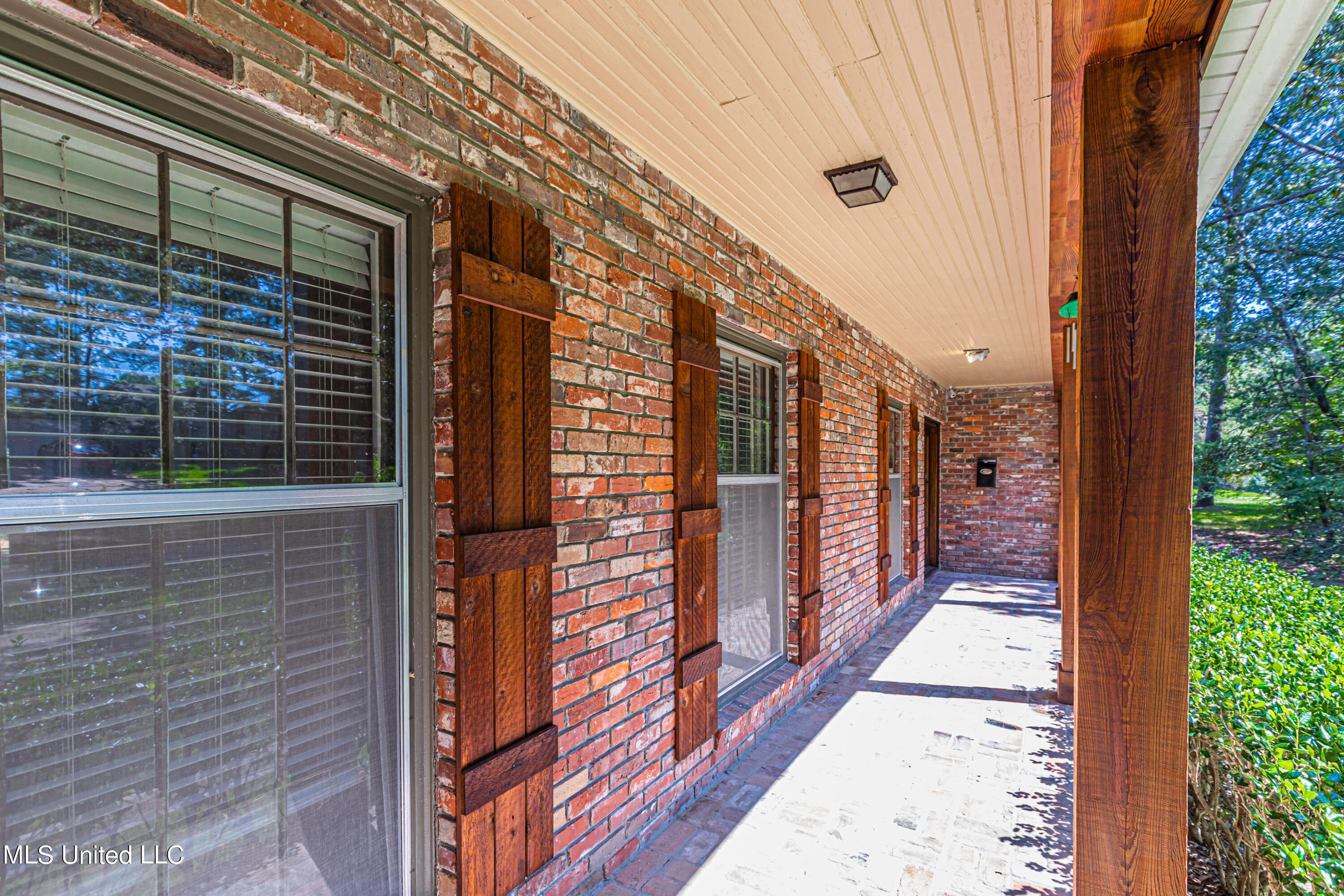 Jackson, Mississippi 39211, United States, 3 Bedrooms Bedrooms, ,3 BathroomsBathrooms,Residential,Pending,74335