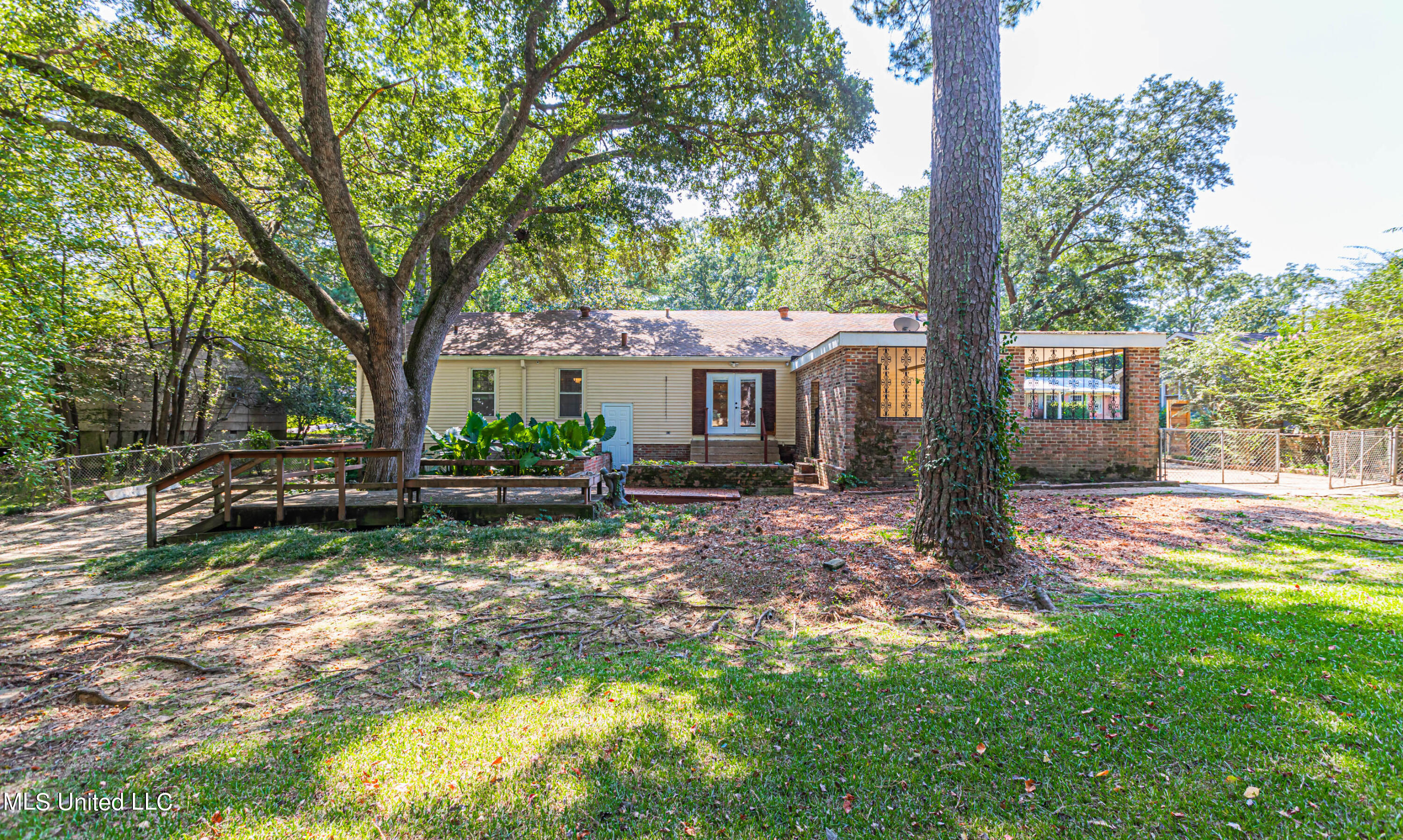 Jackson, Mississippi 39211, United States, 3 Bedrooms Bedrooms, ,3 BathroomsBathrooms,Residential,Pending,74335