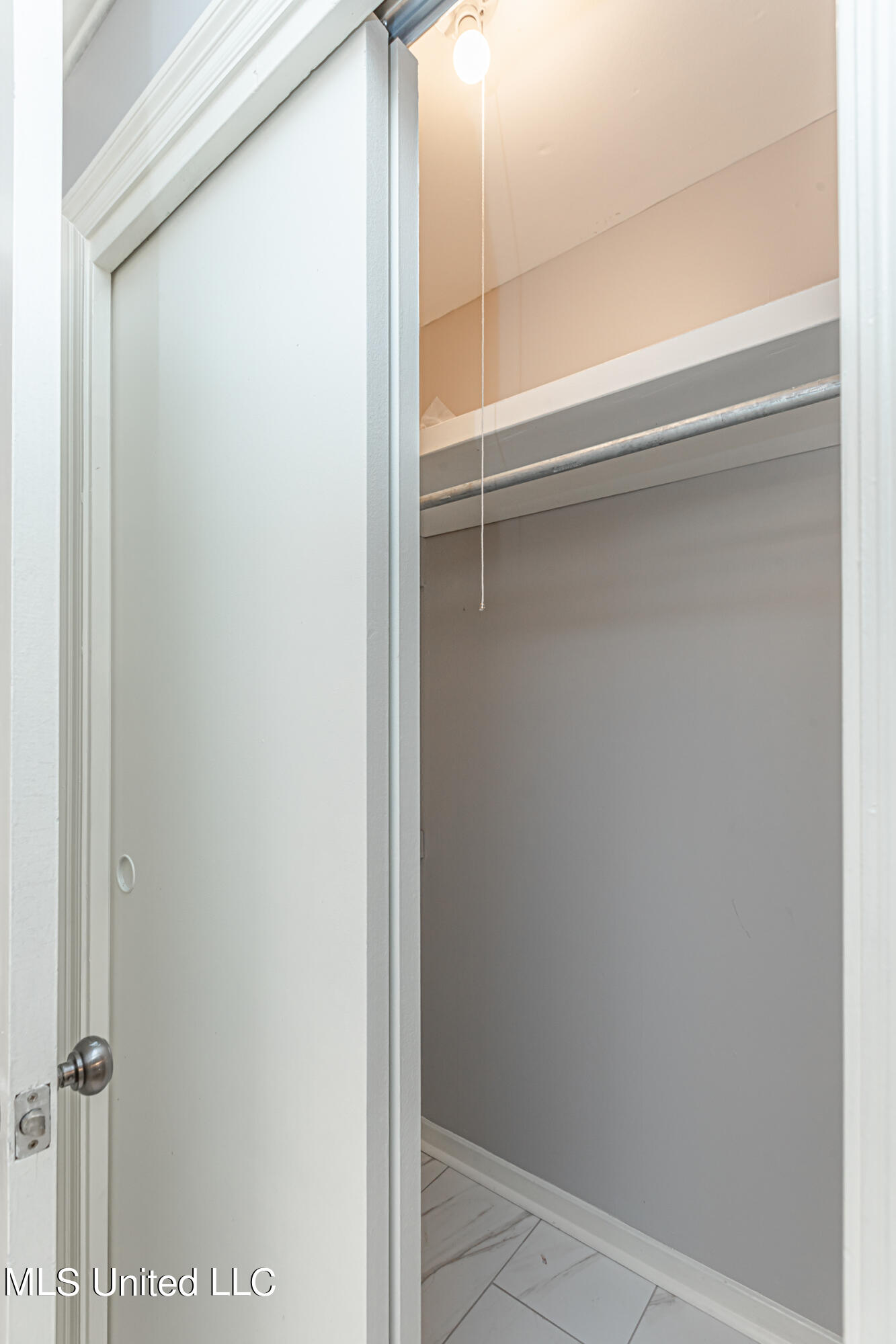 Jackson, Mississippi 39211, United States, 3 Bedrooms Bedrooms, ,3 BathroomsBathrooms,Residential,Pending,74335