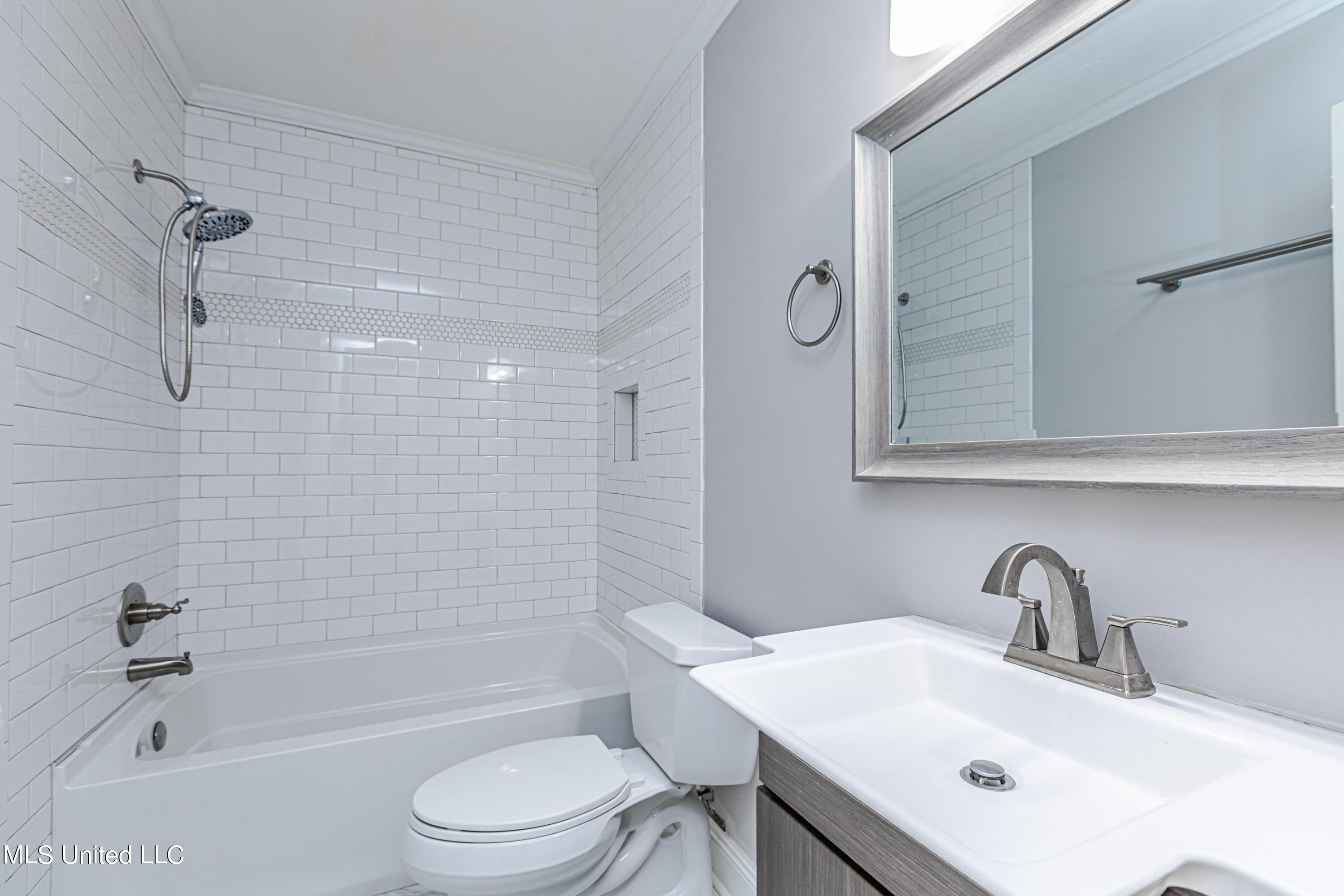 Jackson, Mississippi 39211, United States, 3 Bedrooms Bedrooms, ,3 BathroomsBathrooms,Residential,Pending,74335