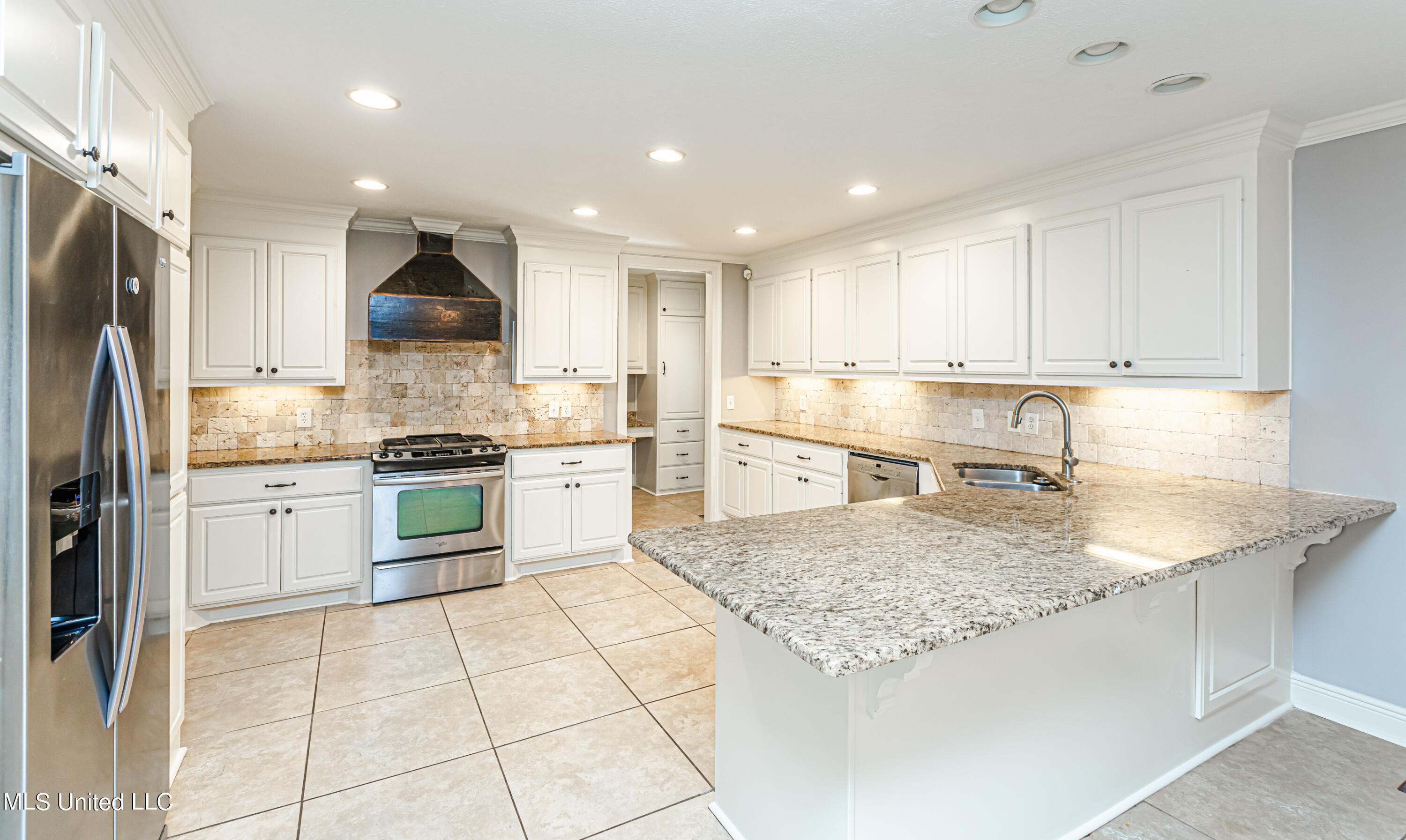 Jackson, Mississippi 39211, United States, 3 Bedrooms Bedrooms, ,3 BathroomsBathrooms,Residential,Pending,74335