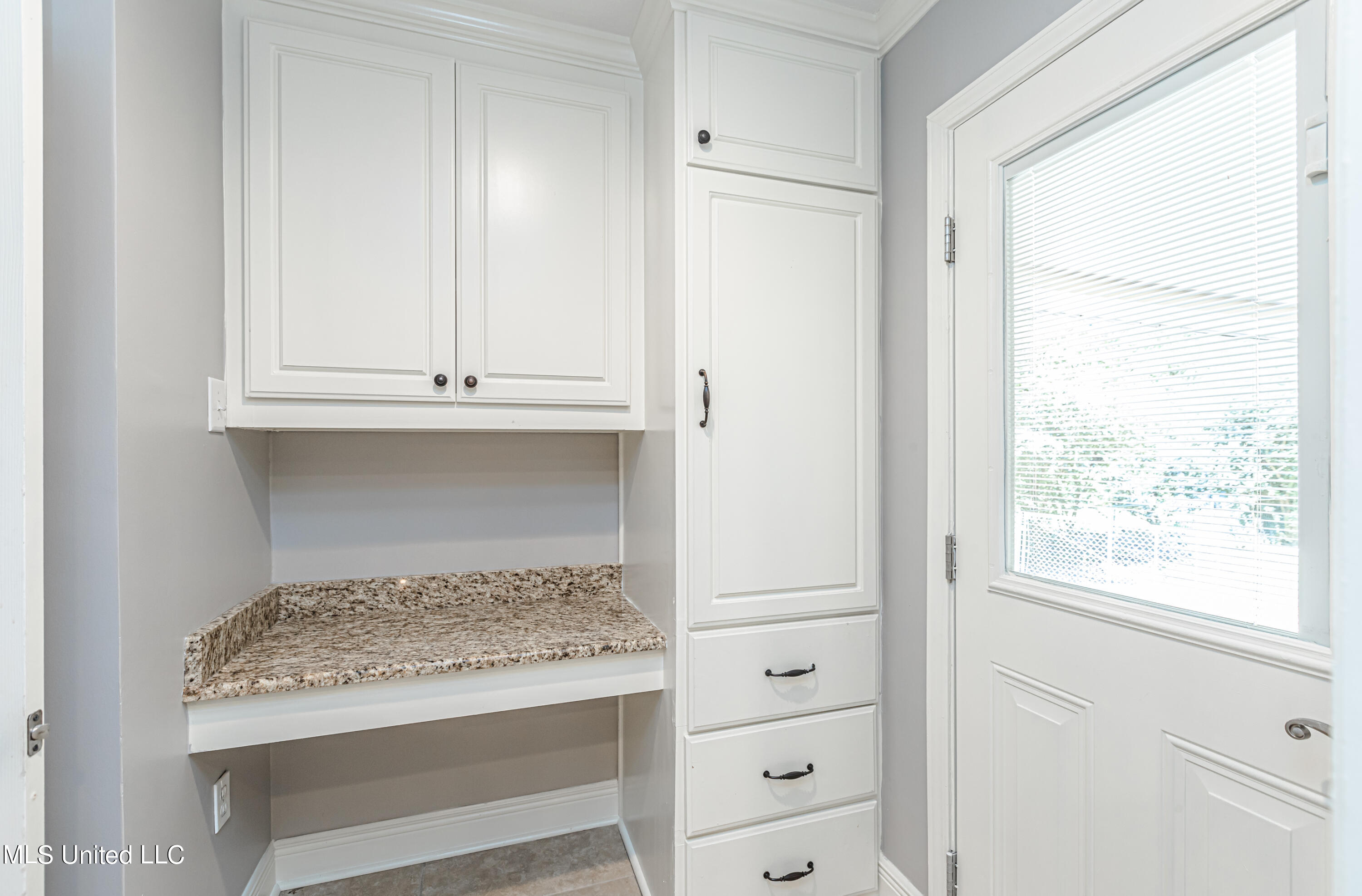 Jackson, Mississippi 39211, United States, 3 Bedrooms Bedrooms, ,3 BathroomsBathrooms,Residential,Pending,74335