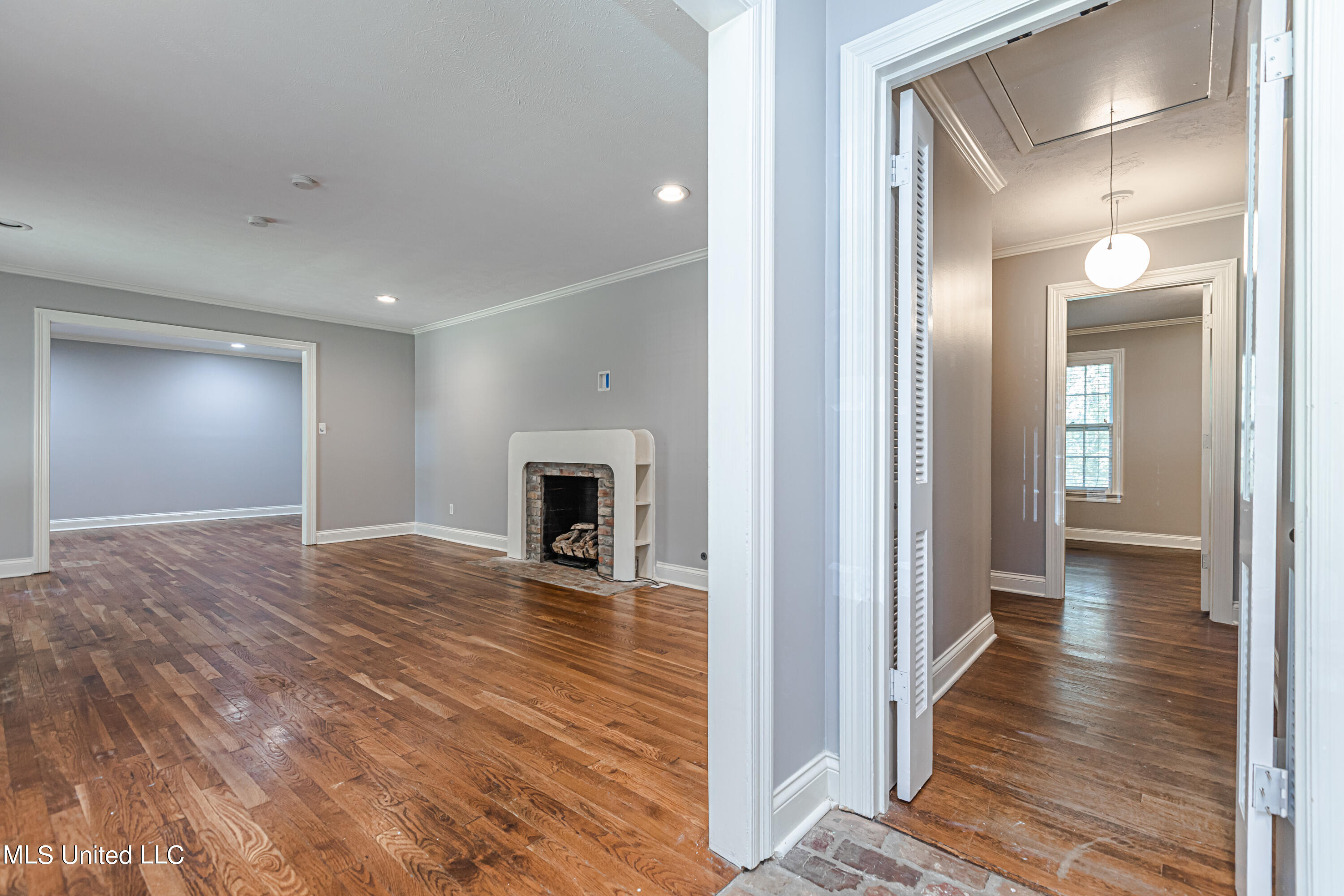 Jackson, Mississippi 39211, United States, 3 Bedrooms Bedrooms, ,3 BathroomsBathrooms,Residential,Pending,74335