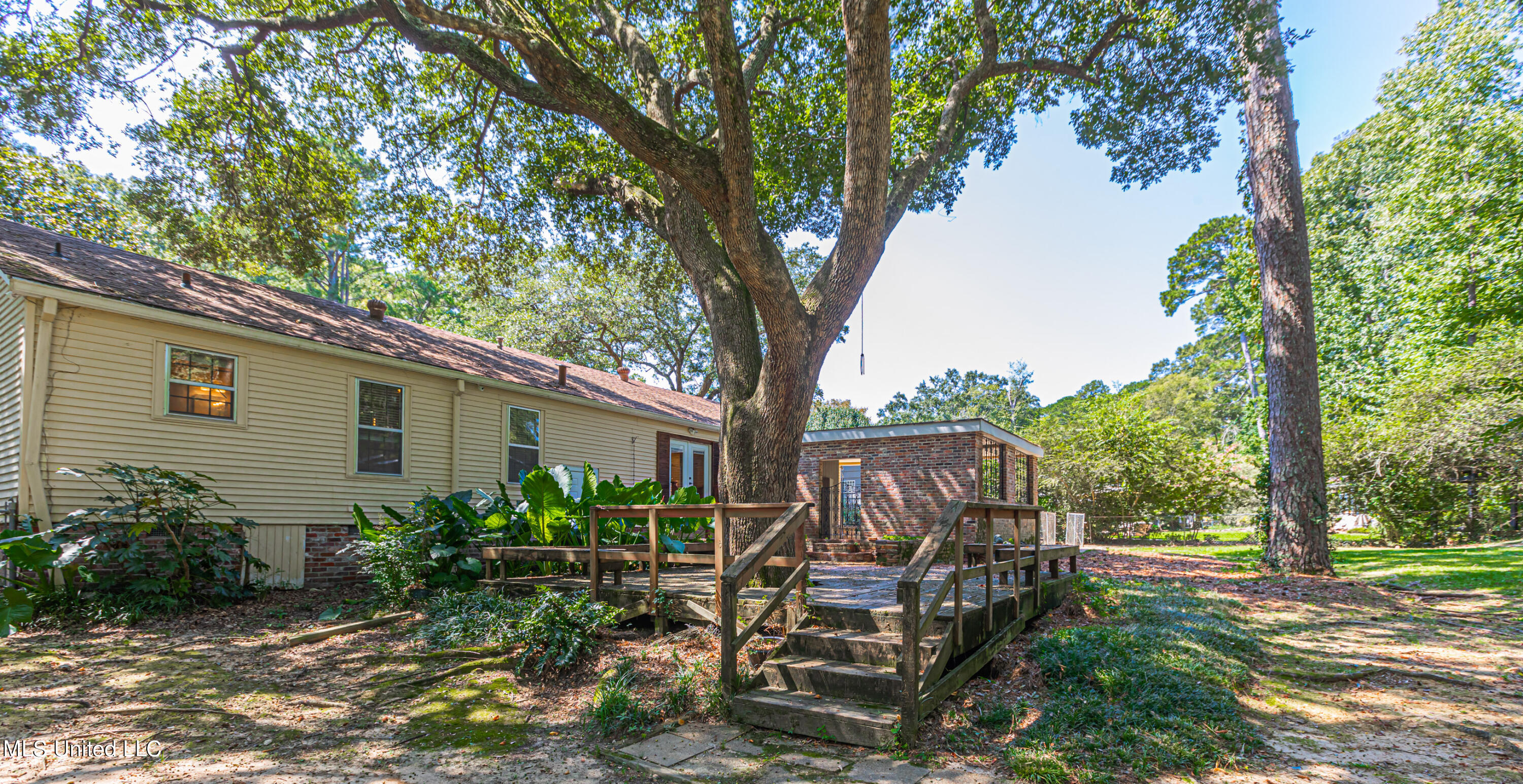 Jackson, Mississippi 39211, United States, 3 Bedrooms Bedrooms, ,3 BathroomsBathrooms,Residential,Pending,74335