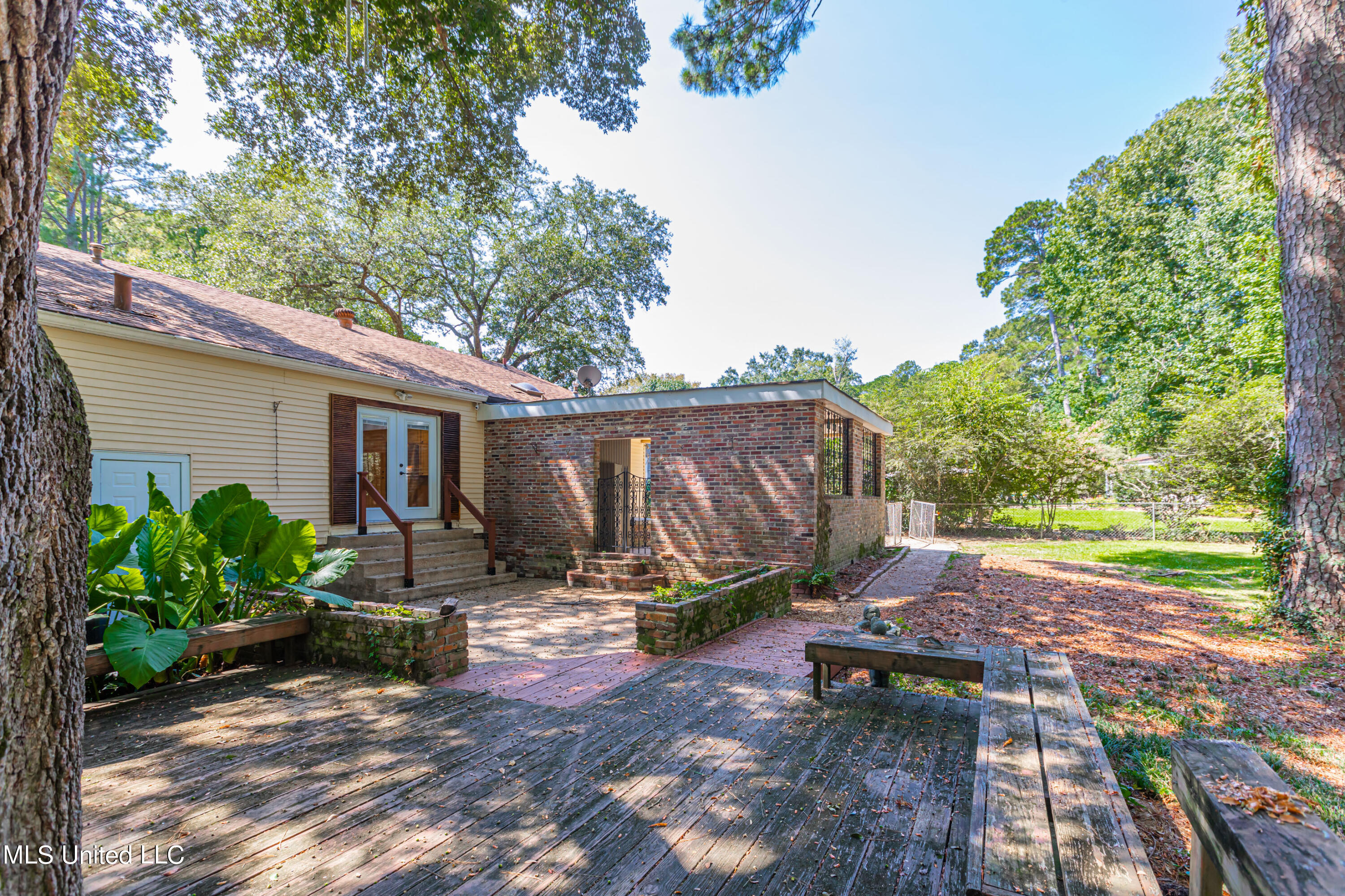 Jackson, Mississippi 39211, United States, 3 Bedrooms Bedrooms, ,3 BathroomsBathrooms,Residential,Pending,74335