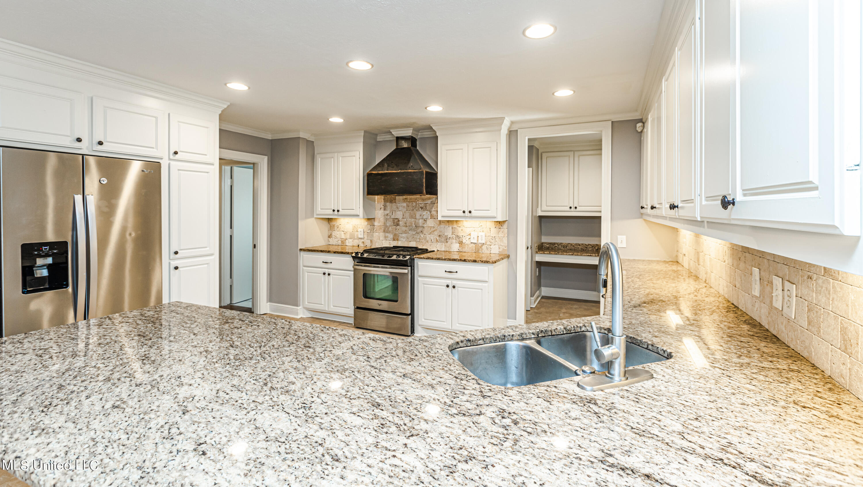 Jackson, Mississippi 39211, United States, 3 Bedrooms Bedrooms, ,3 BathroomsBathrooms,Residential,Pending,74335