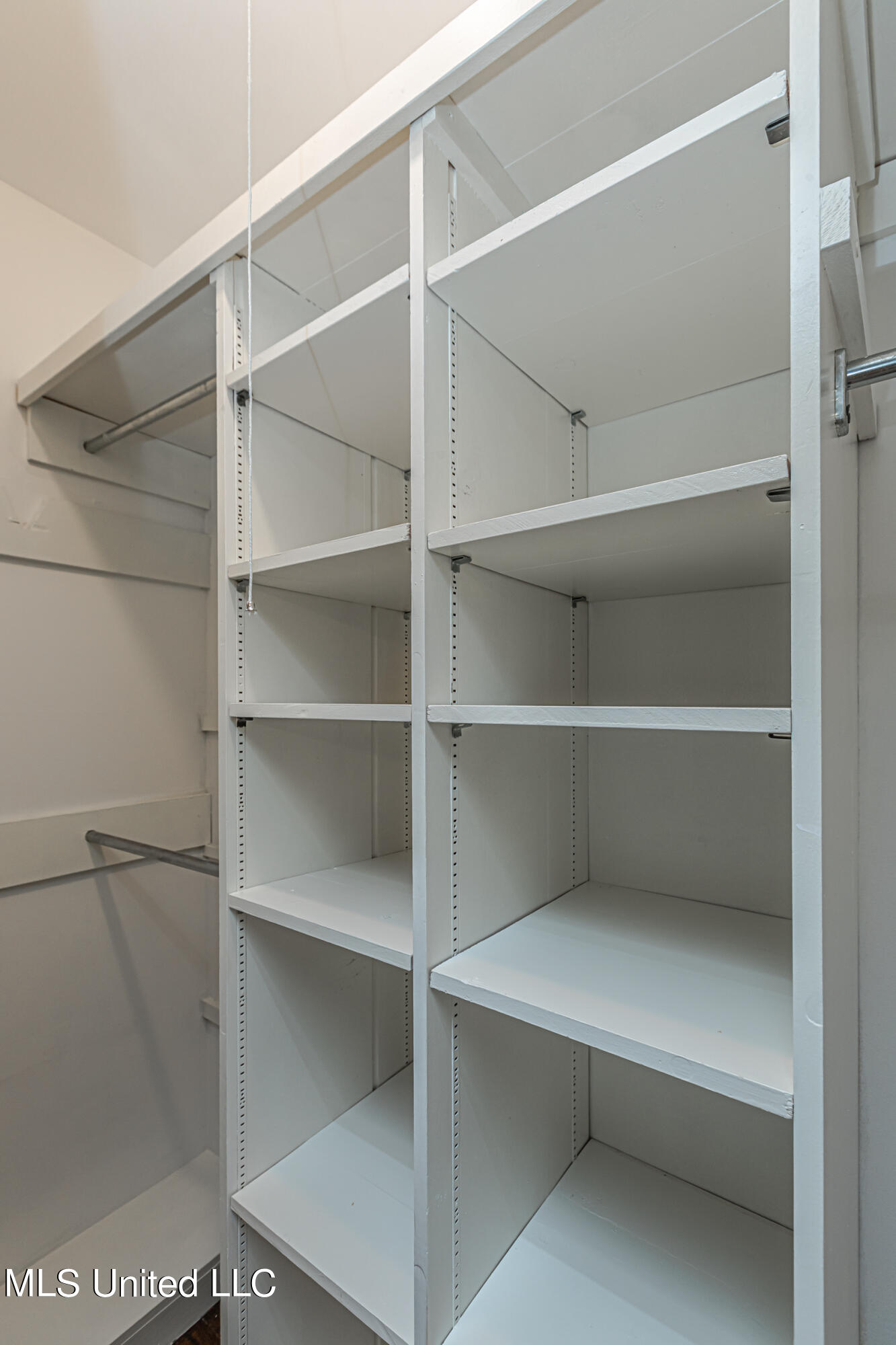 Jackson, Mississippi 39211, United States, 3 Bedrooms Bedrooms, ,3 BathroomsBathrooms,Residential,Pending,74335