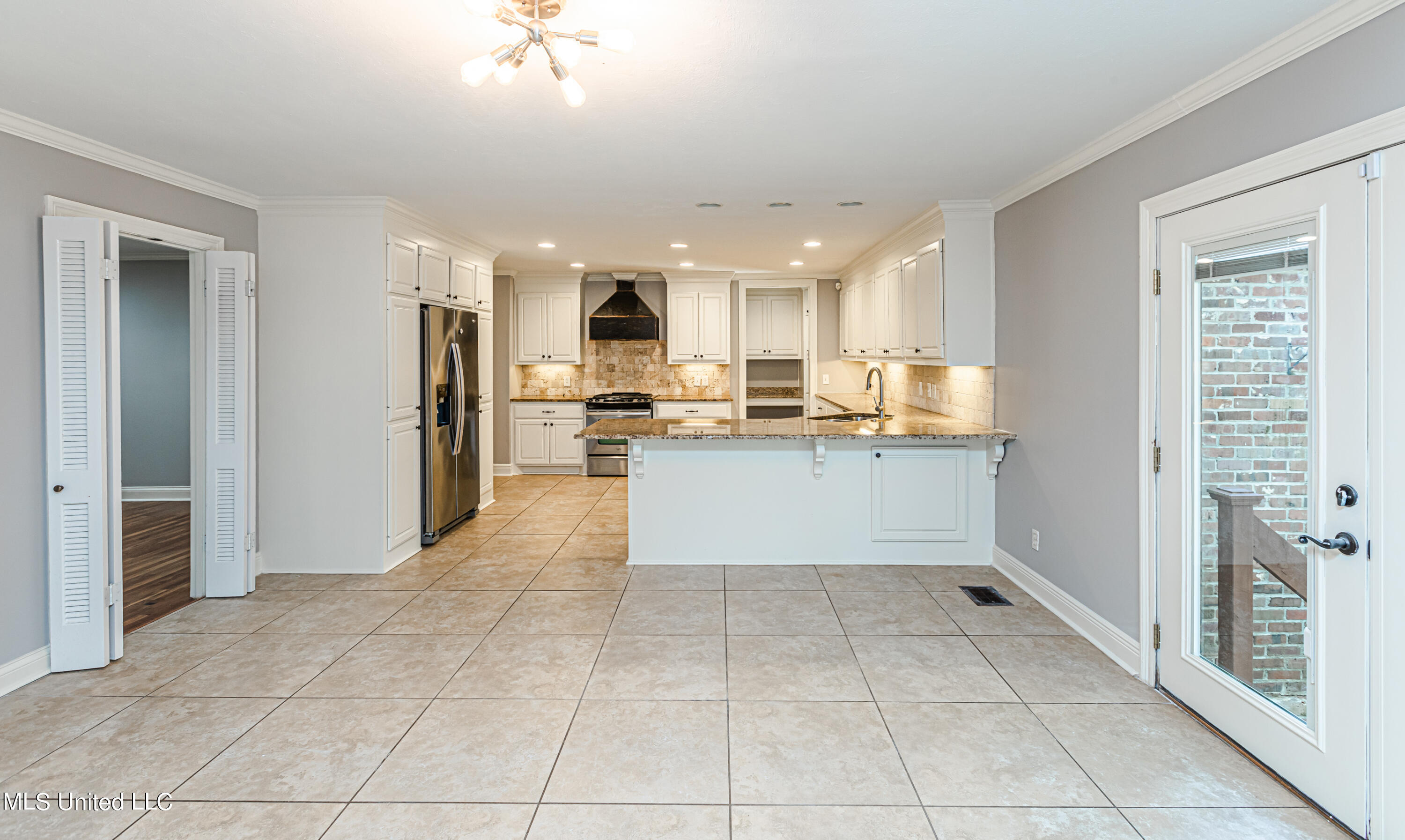 Jackson, Mississippi 39211, United States, 3 Bedrooms Bedrooms, ,3 BathroomsBathrooms,Residential,Pending,74335