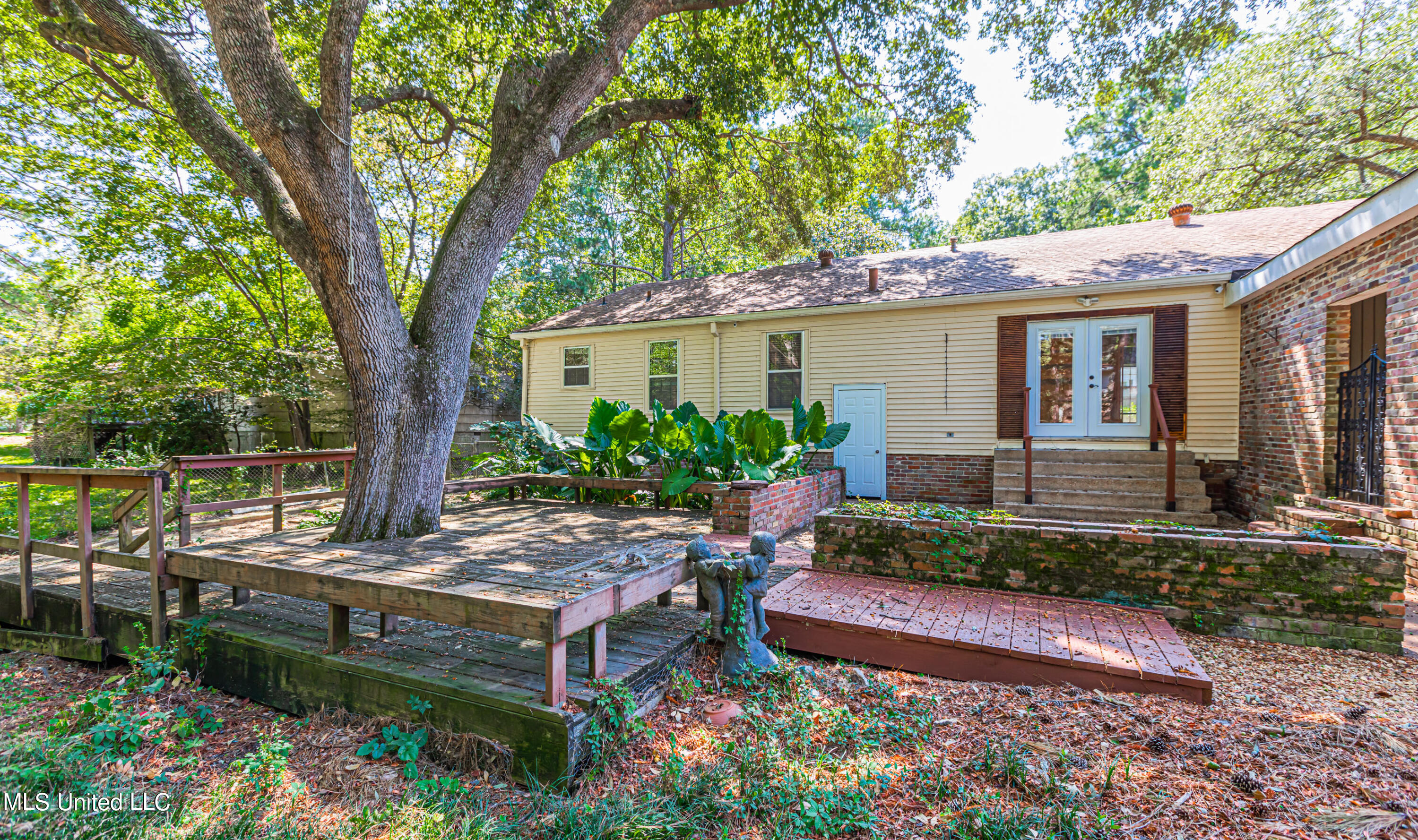 Jackson, Mississippi 39211, United States, 3 Bedrooms Bedrooms, ,3 BathroomsBathrooms,Residential,Pending,74335