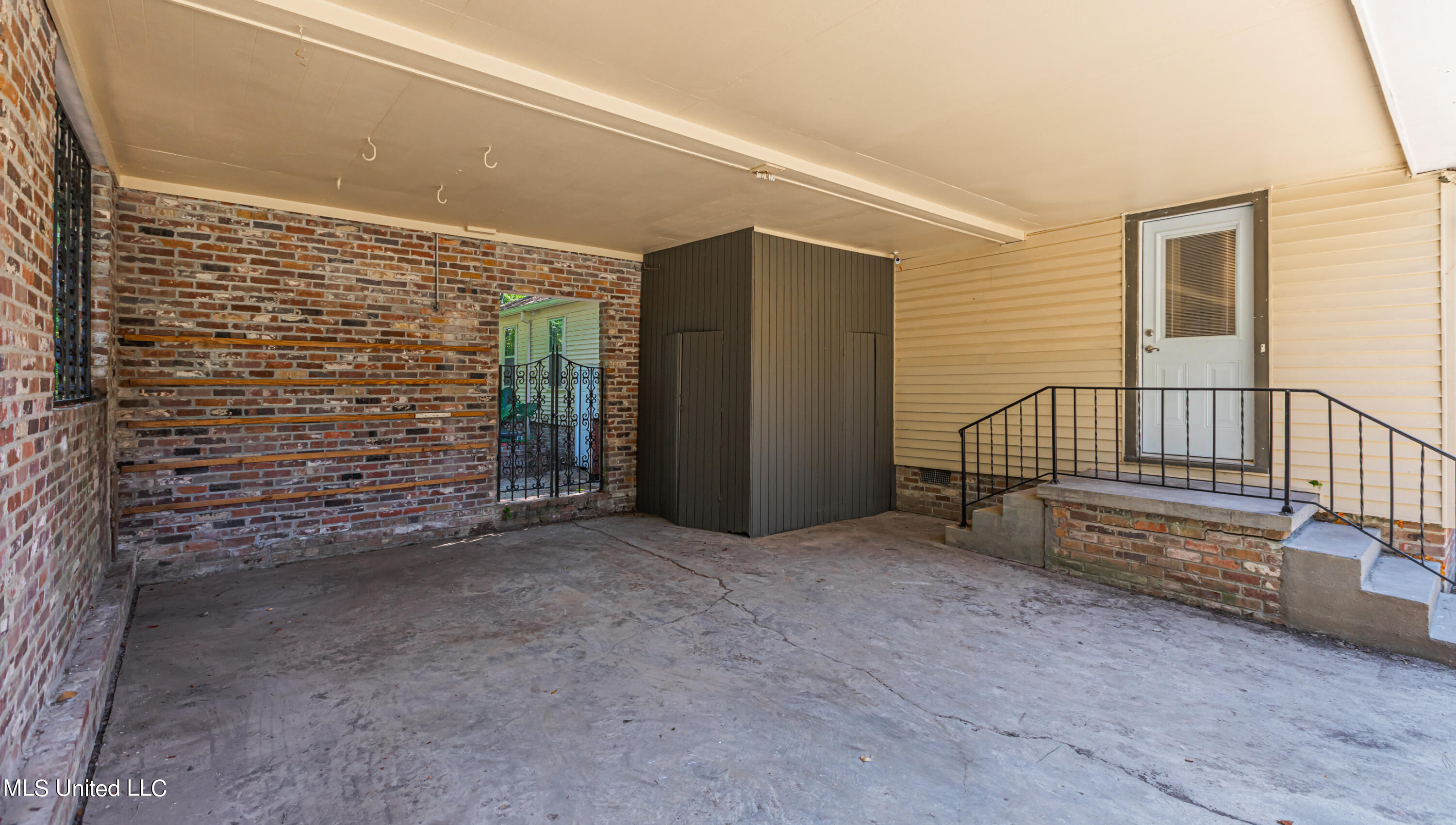 Jackson, Mississippi 39211, United States, 3 Bedrooms Bedrooms, ,3 BathroomsBathrooms,Residential,Pending,74335