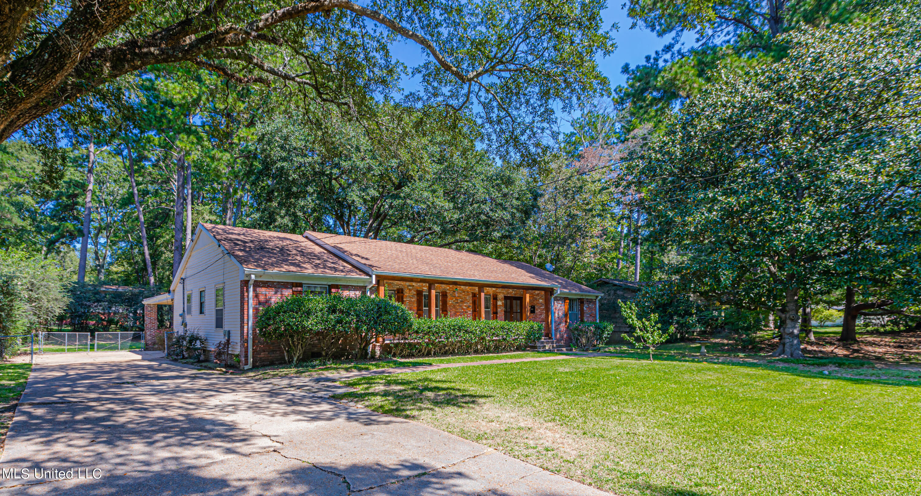 Jackson, Mississippi 39211, United States, 3 Bedrooms Bedrooms, ,3 BathroomsBathrooms,Residential,Pending,74335