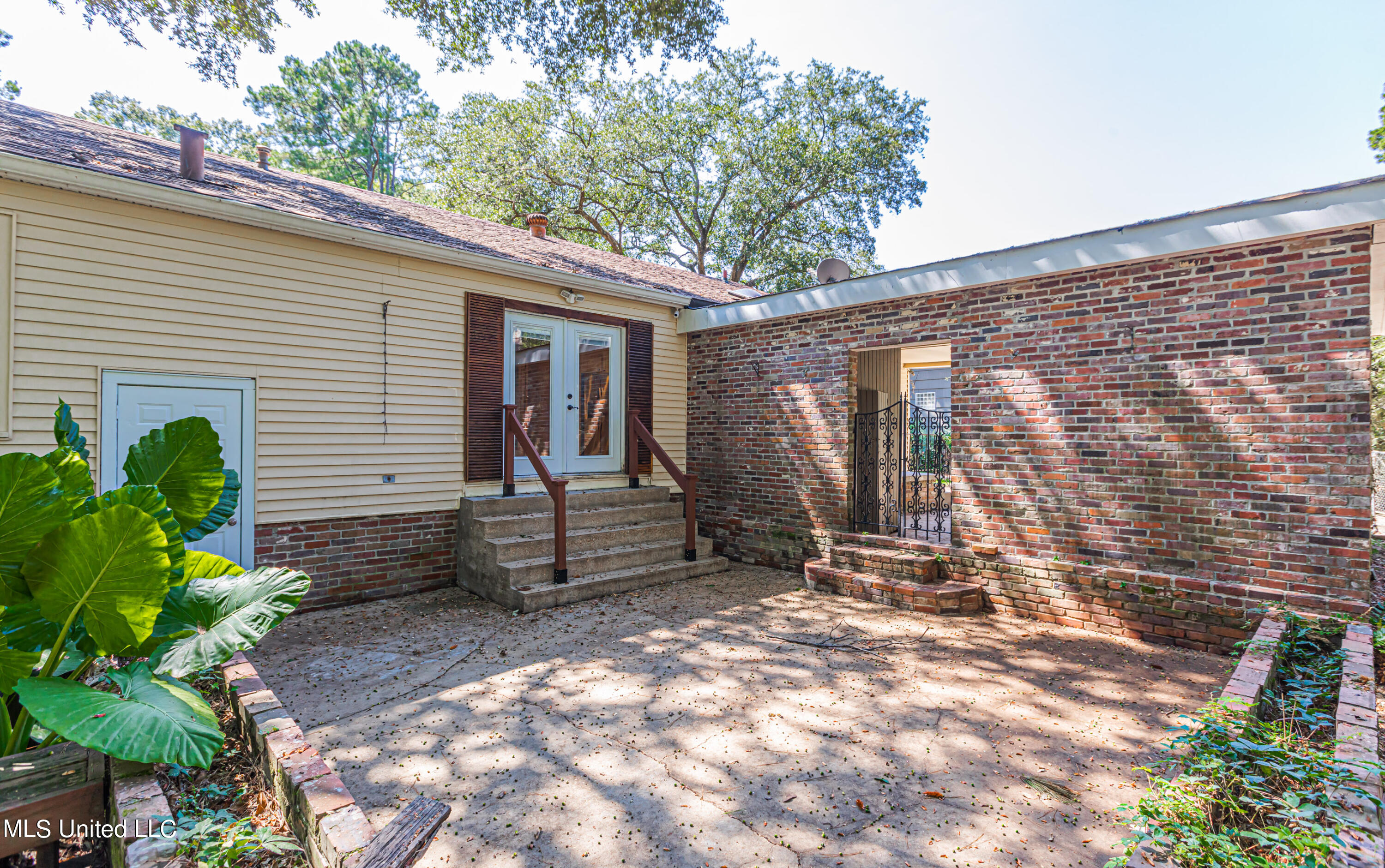 Jackson, Mississippi 39211, United States, 3 Bedrooms Bedrooms, ,3 BathroomsBathrooms,Residential,Pending,74335