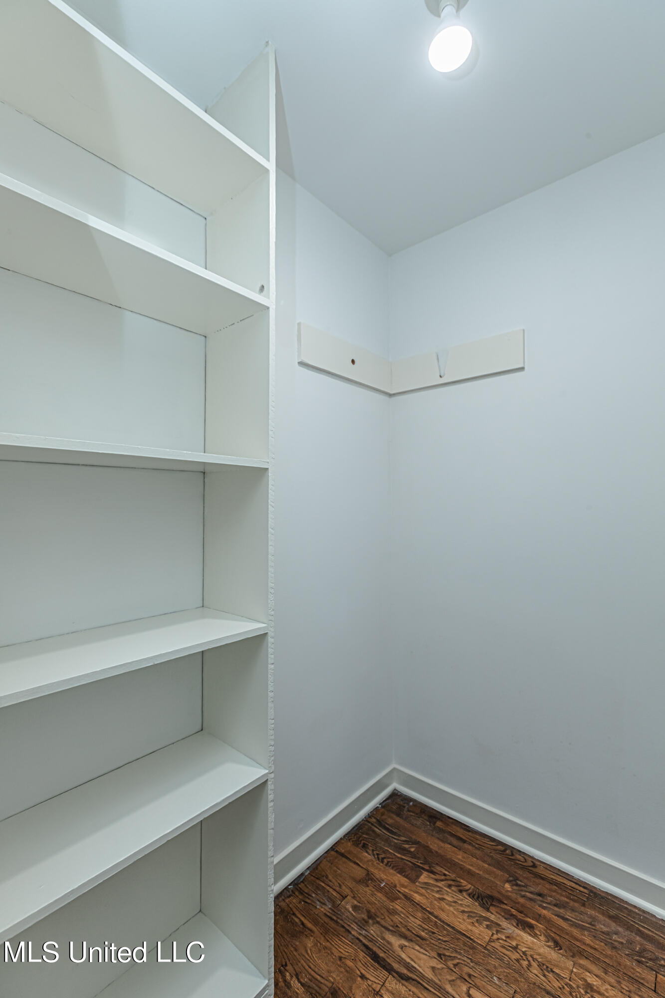 Jackson, Mississippi 39211, United States, 3 Bedrooms Bedrooms, ,3 BathroomsBathrooms,Residential,Pending,74335