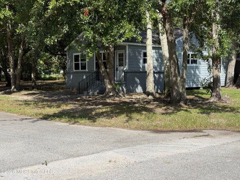 Homes For Sale - 1811 Wilson Avenue<br/> Pascagoula, MS 39567