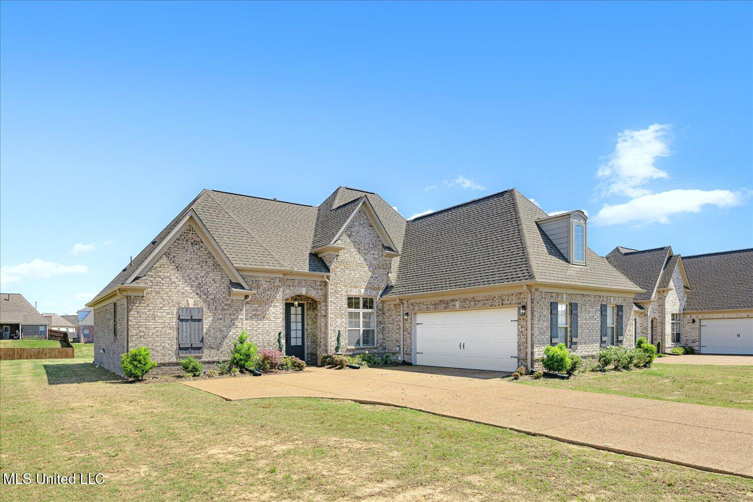 1601 Treestand Road, Southaven, Mississippi image 2