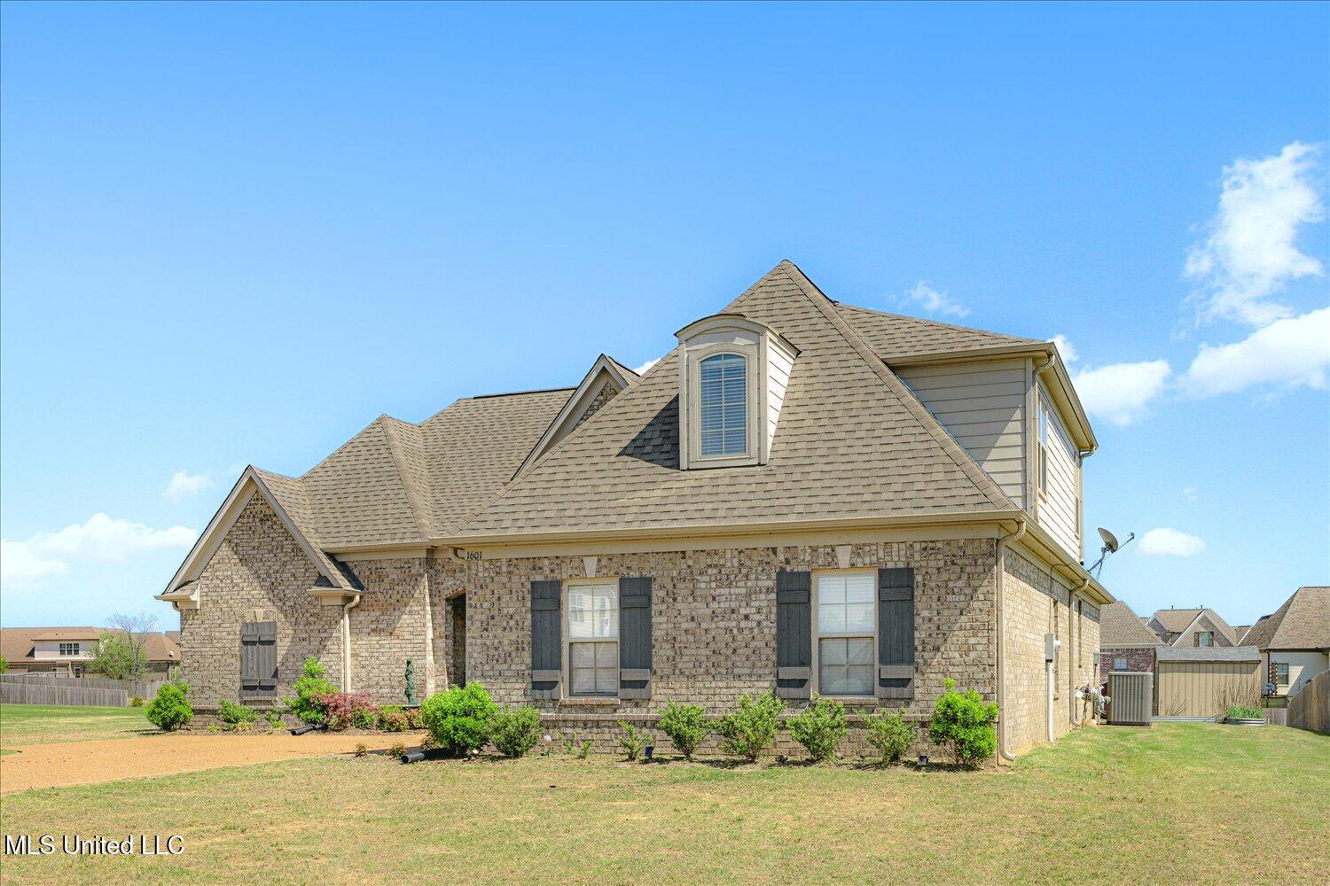 1601 Treestand Road, Southaven, Mississippi image 3