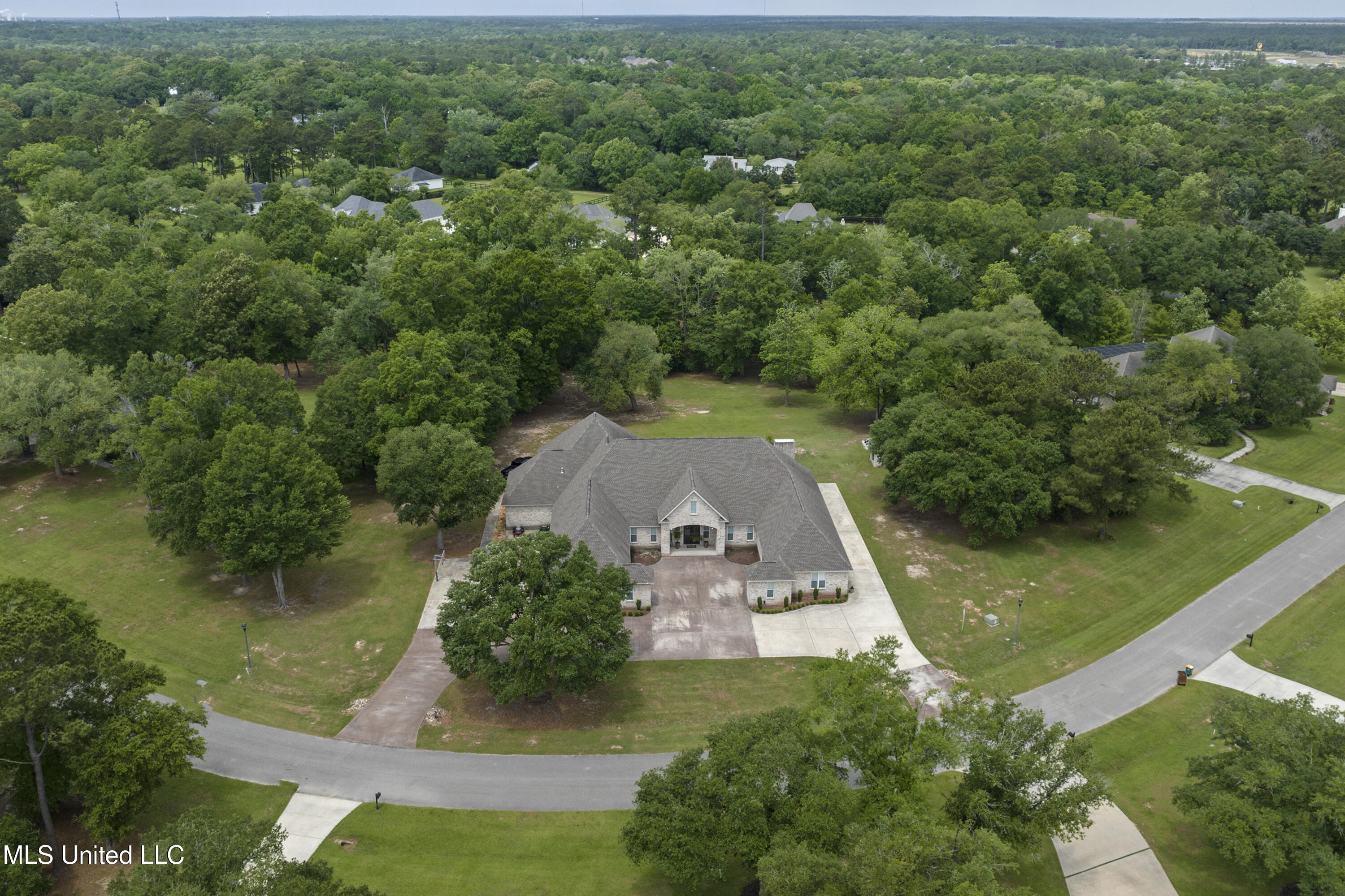 7411 Woodland Drive, Pass Christian, Mississippi image 2