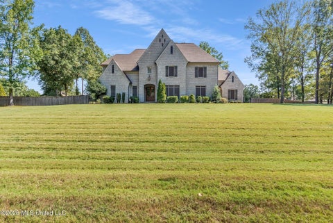 Homes For Sale - 344 Surrey Loop<br/> Byhalia, MS 38611
