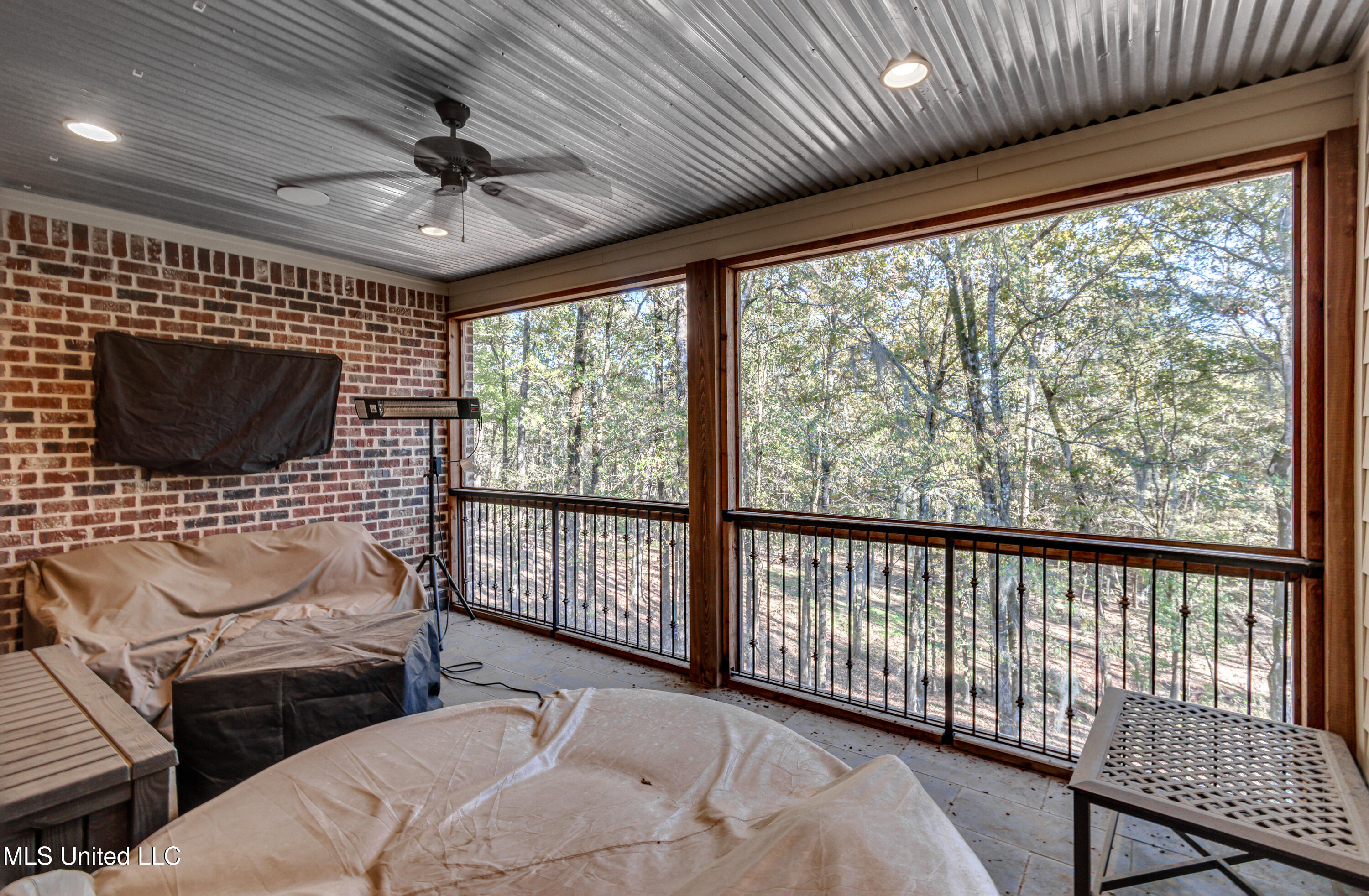 Flora, Mississippi 39071, United States, 5 Bedrooms Bedrooms, ,5 BathroomsBathrooms,Residential,Pending,29076