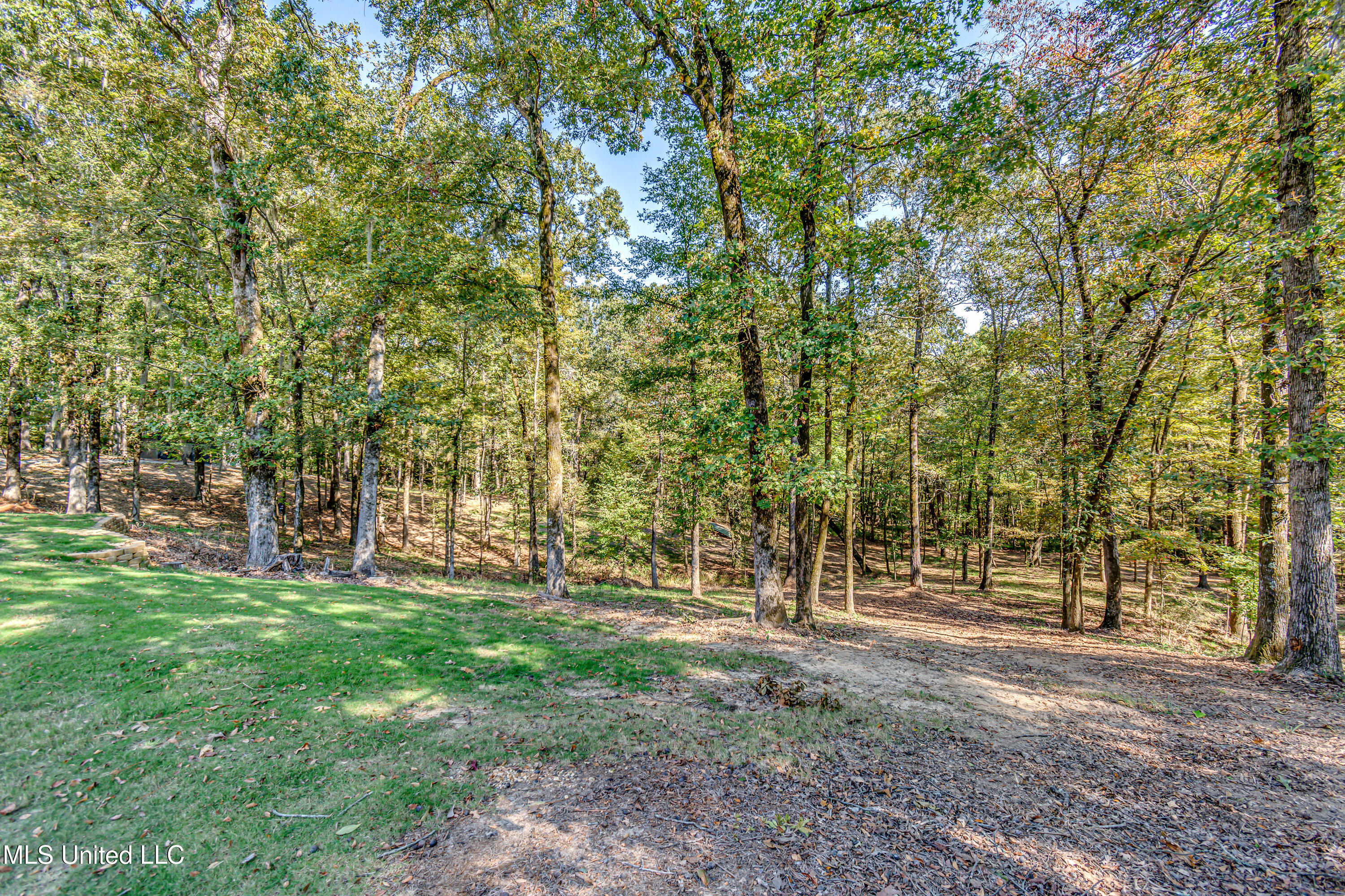 Flora, Mississippi 39071, United States, 5 Bedrooms Bedrooms, ,5 BathroomsBathrooms,Residential,Pending,29076