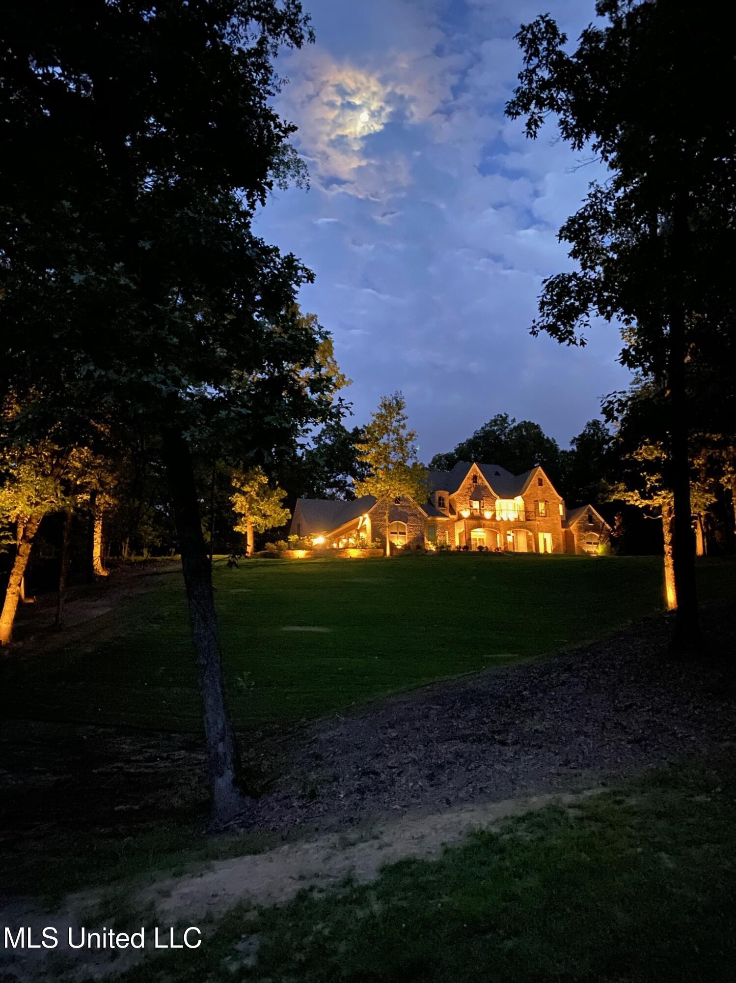 Flora, Mississippi 39071, United States, 5 Bedrooms Bedrooms, ,5 BathroomsBathrooms,Residential,Pending,29076