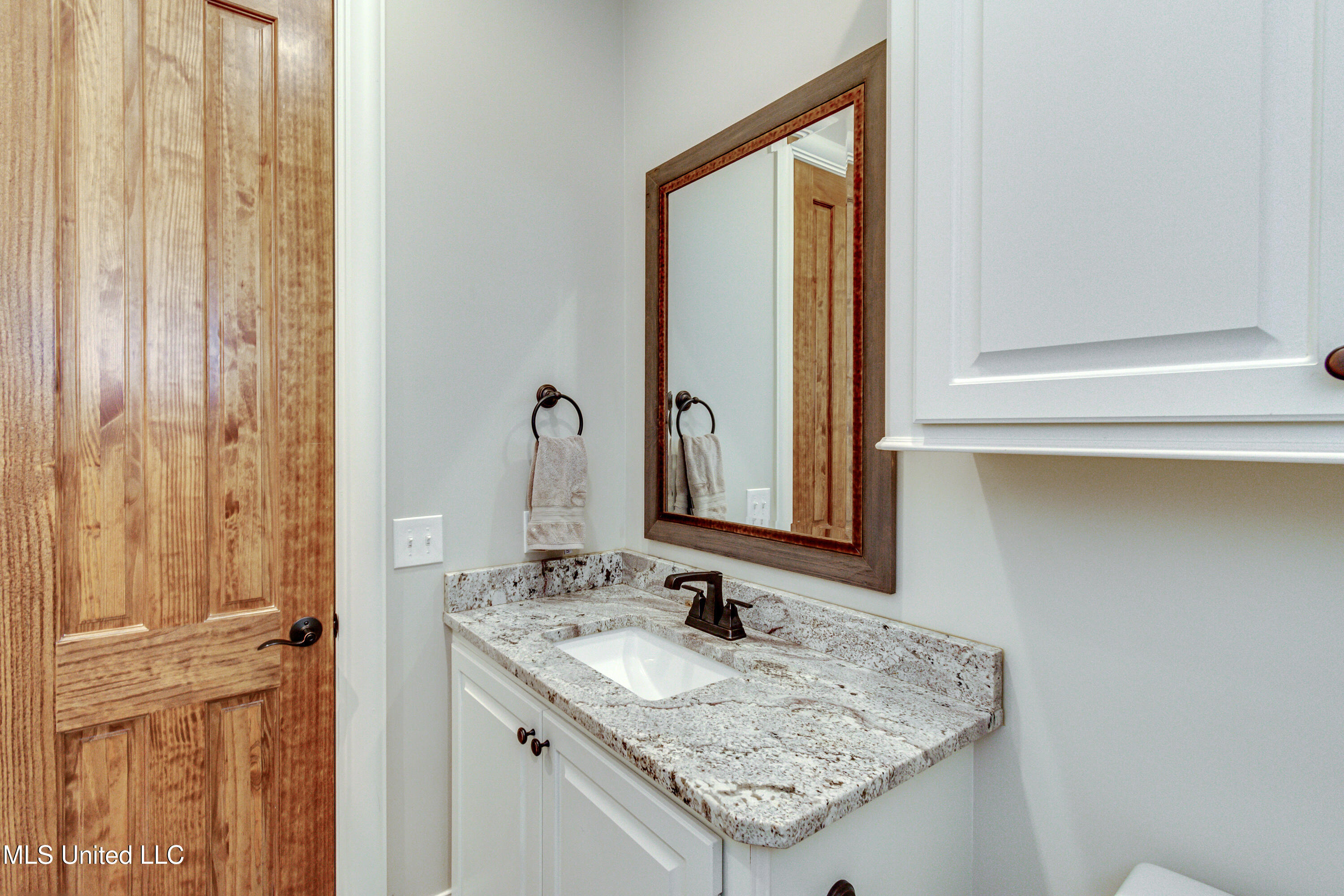 Flora, Mississippi 39071, United States, 5 Bedrooms Bedrooms, ,5 BathroomsBathrooms,Residential,Pending,29076