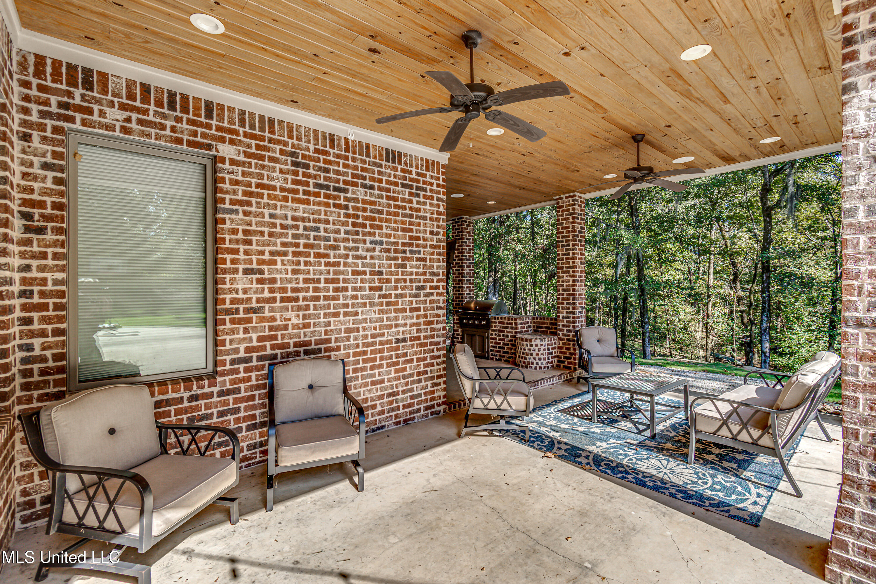 Flora, Mississippi 39071, United States, 5 Bedrooms Bedrooms, ,5 BathroomsBathrooms,Residential,Pending,29076