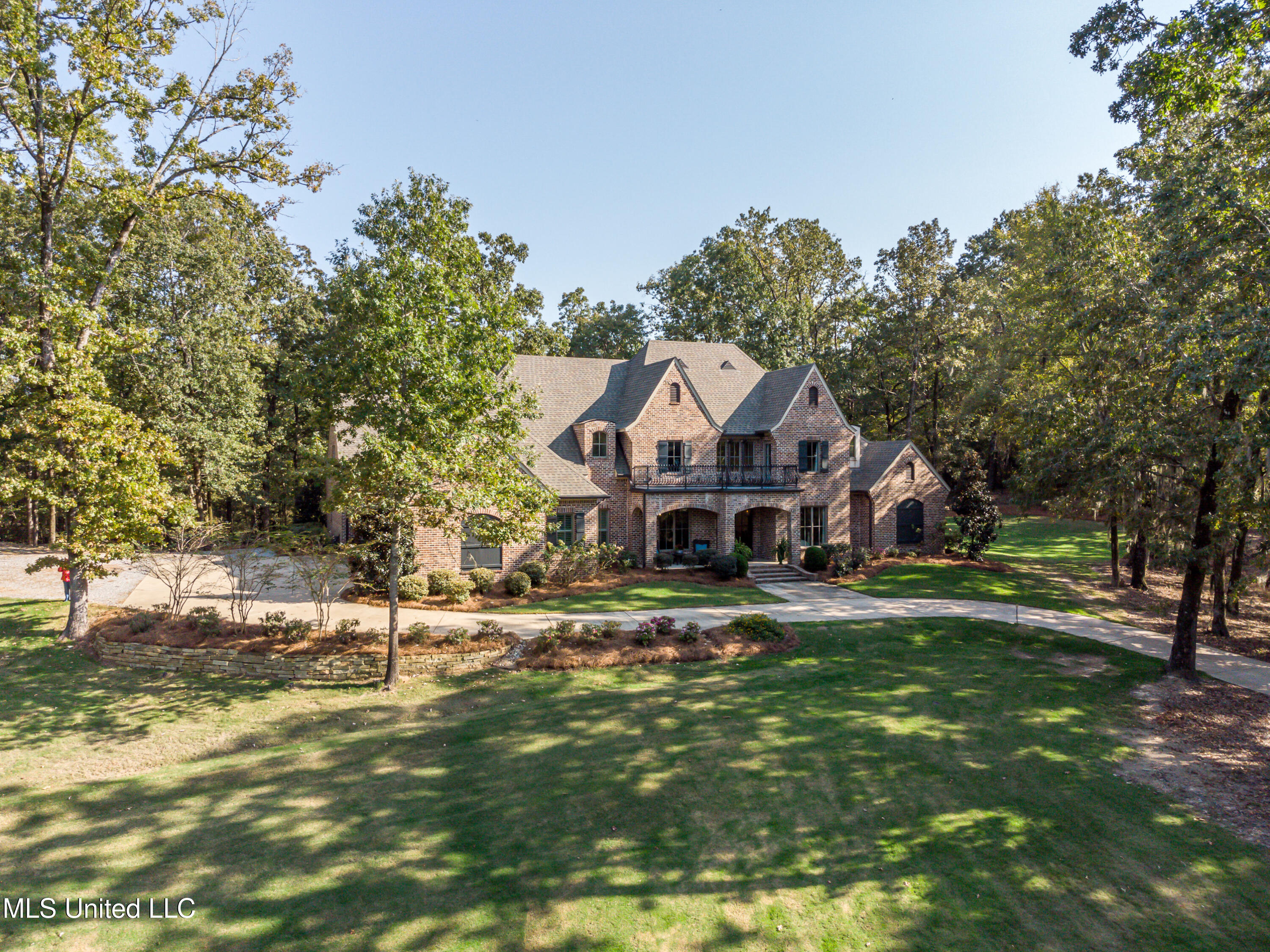 Flora, Mississippi 39071, United States, 5 Bedrooms Bedrooms, ,5 BathroomsBathrooms,Residential,Pending,29076