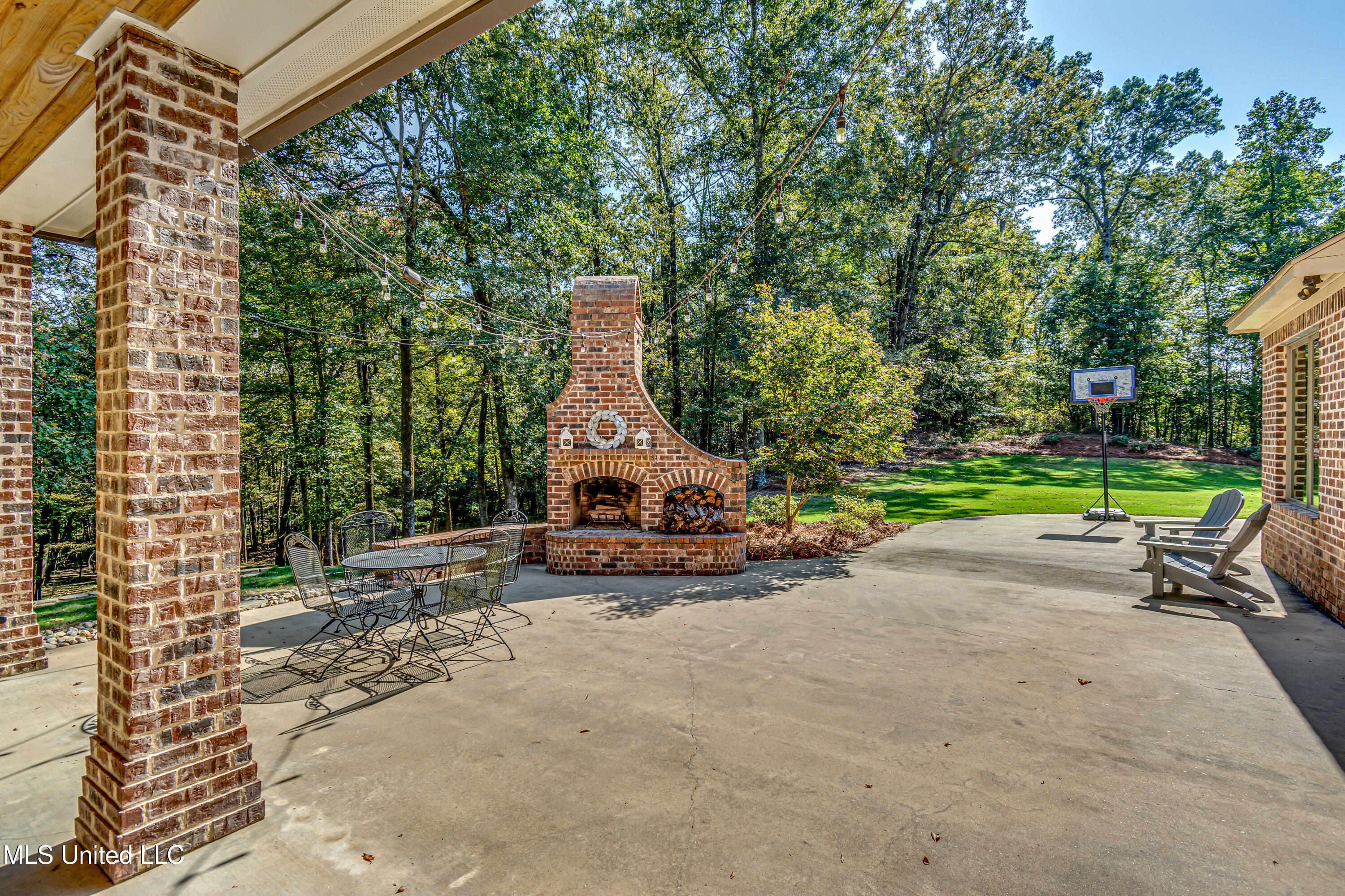 Flora, Mississippi 39071, United States, 5 Bedrooms Bedrooms, ,5 BathroomsBathrooms,Residential,Pending,29076