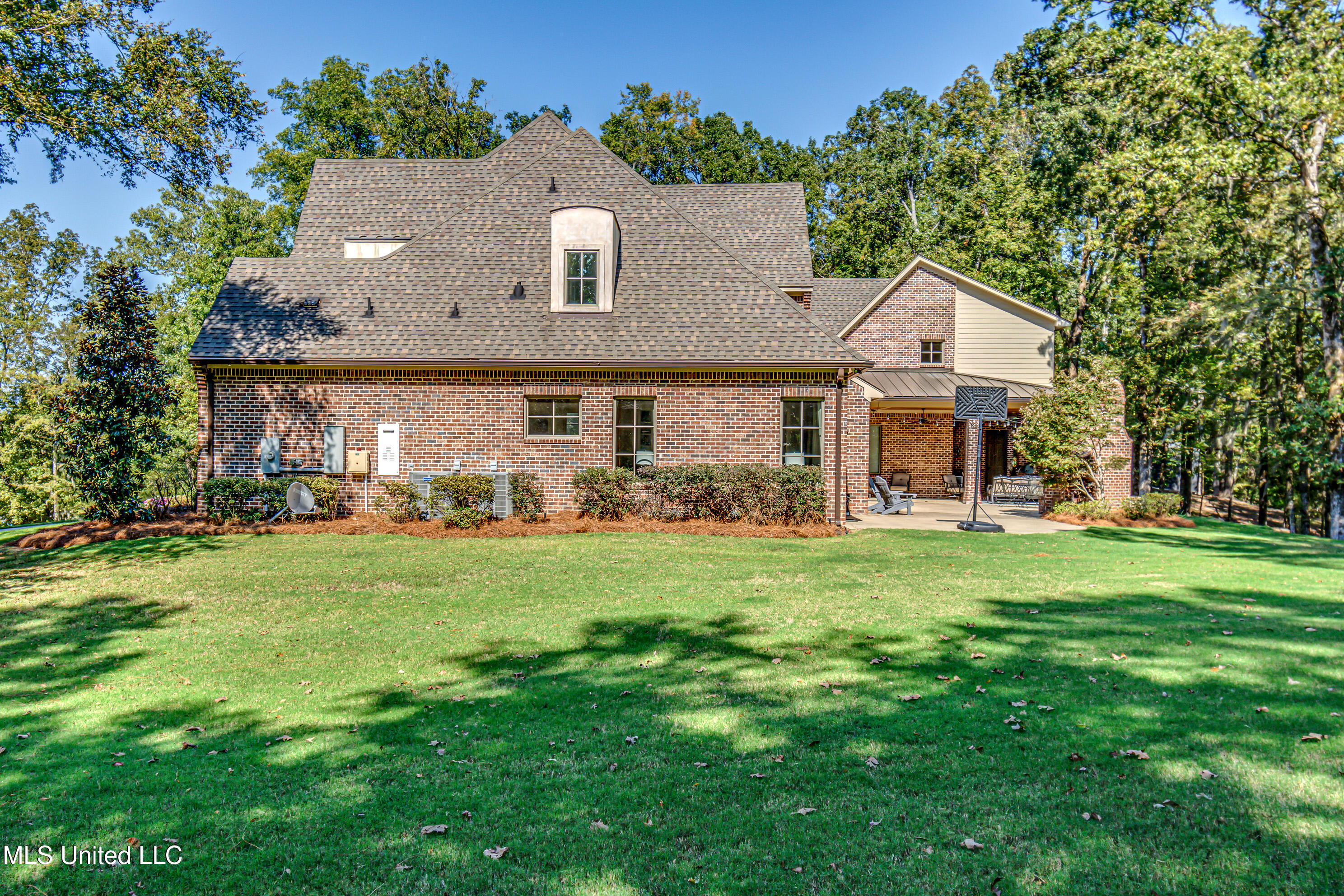 Flora, Mississippi 39071, United States, 5 Bedrooms Bedrooms, ,5 BathroomsBathrooms,Residential,Pending,29076