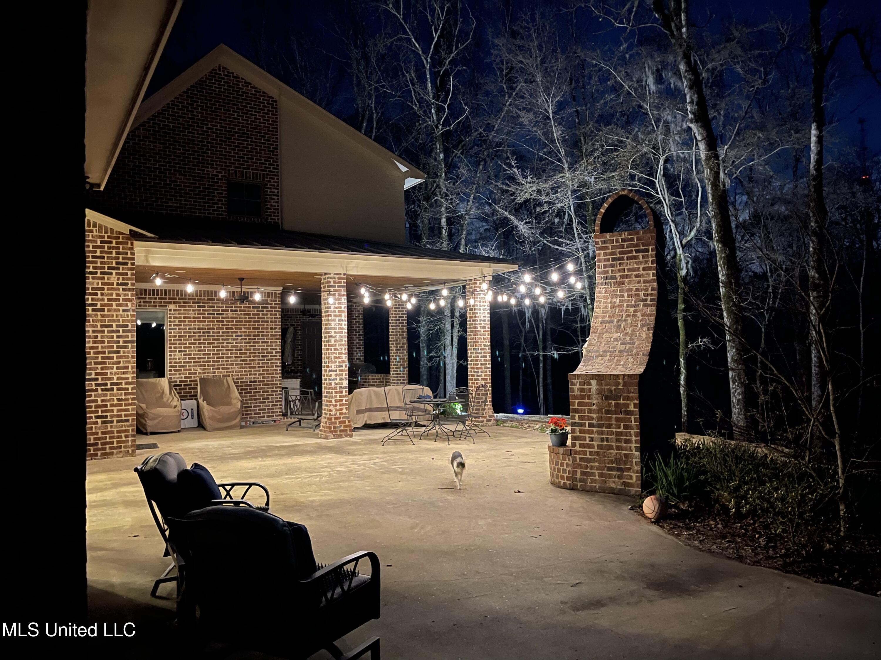 Flora, Mississippi 39071, United States, 5 Bedrooms Bedrooms, ,5 BathroomsBathrooms,Residential,Pending,29076