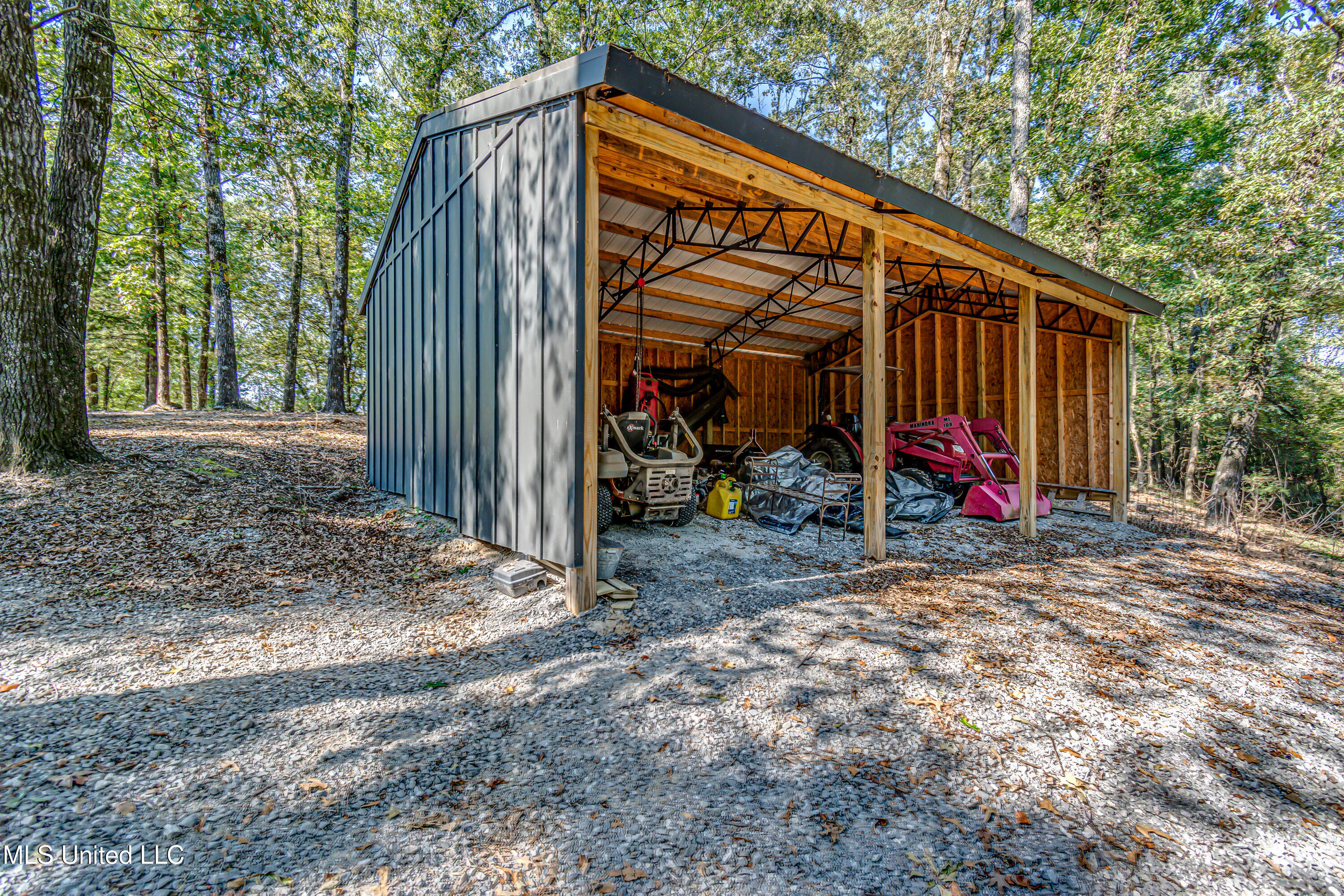 Flora, Mississippi 39071, United States, 5 Bedrooms Bedrooms, ,5 BathroomsBathrooms,Residential,Pending,29076